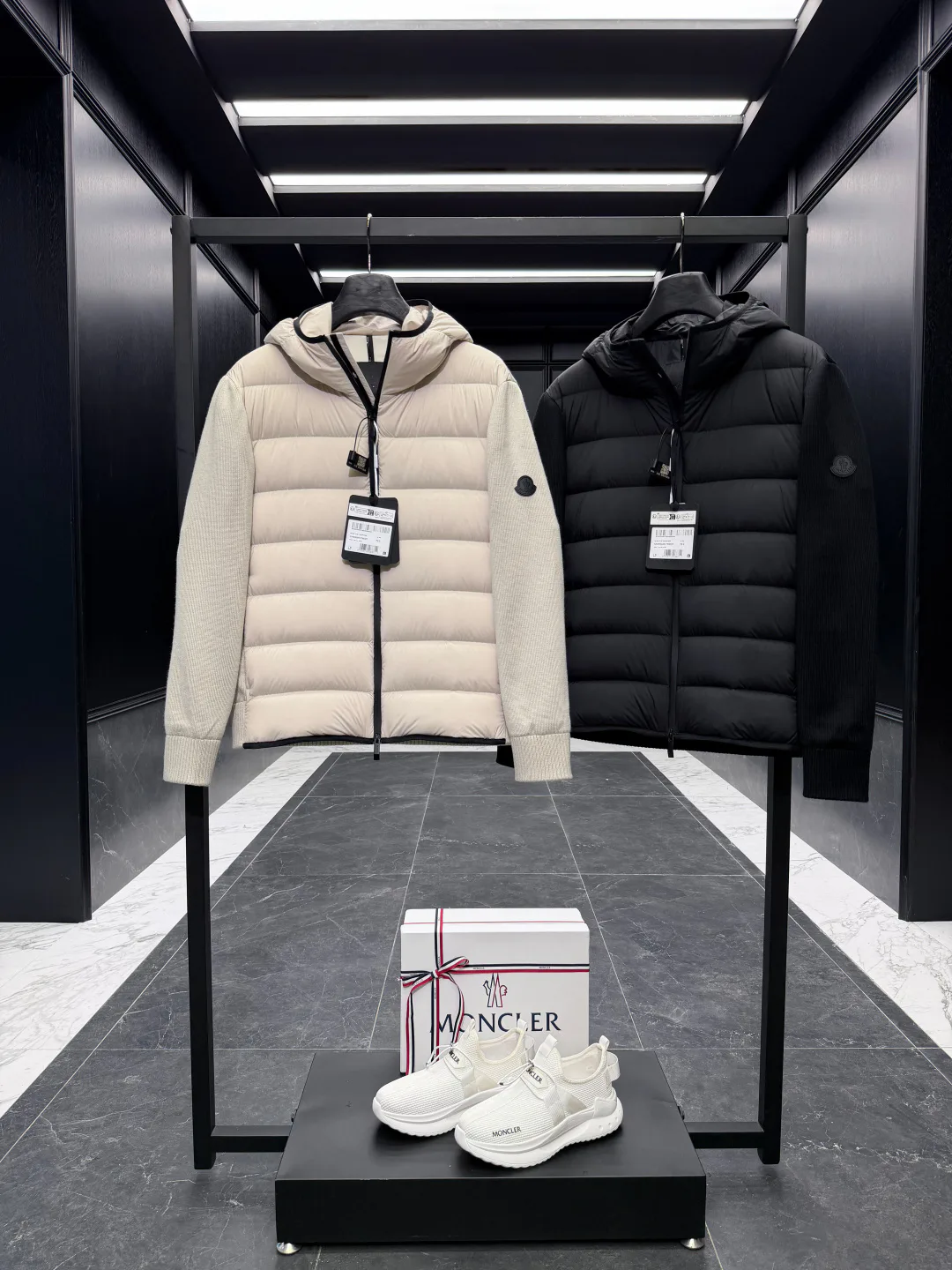 Куртки И Пуховики Женские Moncler 18971581