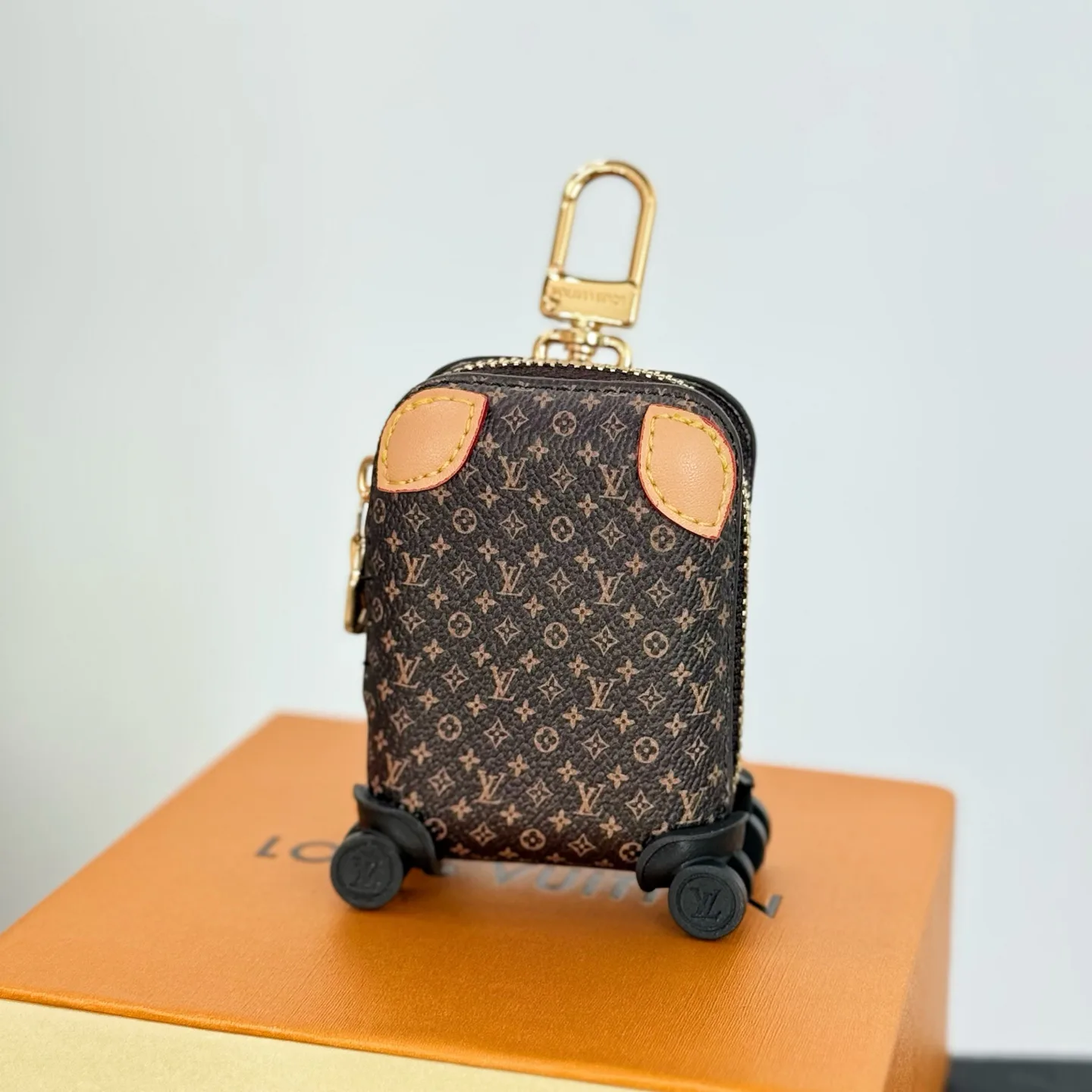 Ключницы Louis Vuitton 17897118