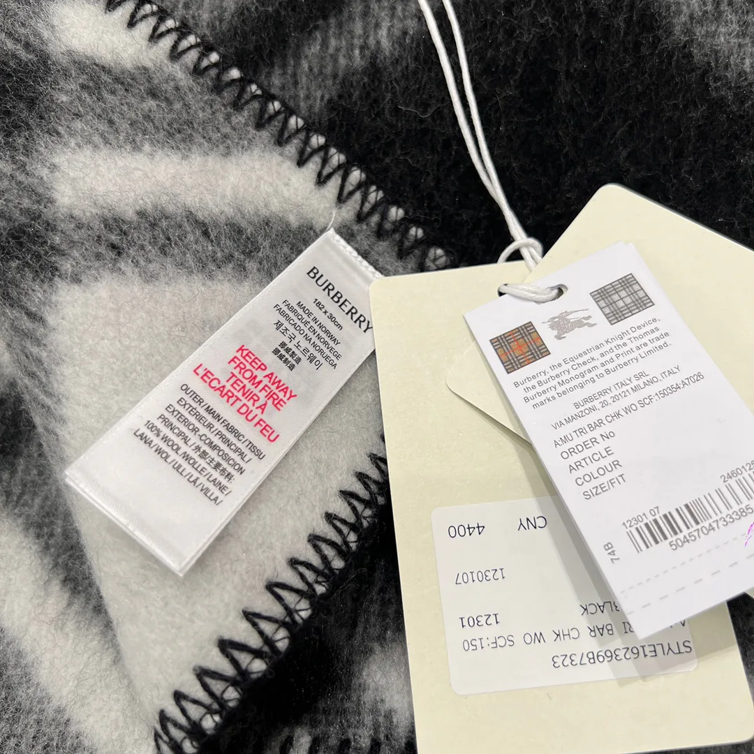 Шарфы Burberry 17945216