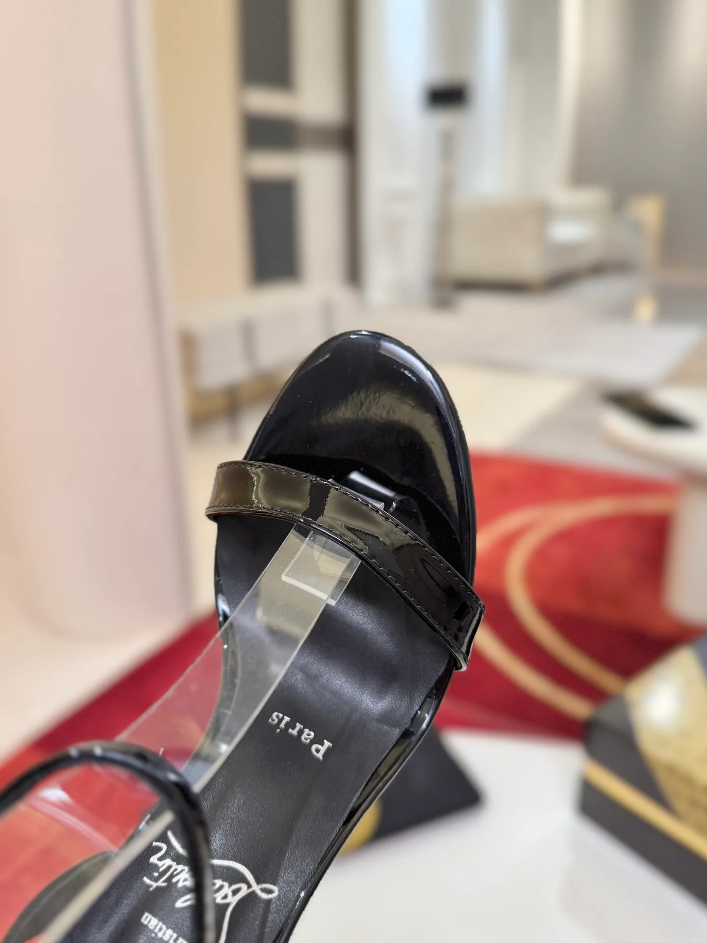 Босоножки Женские Christian Louboutin 18500908