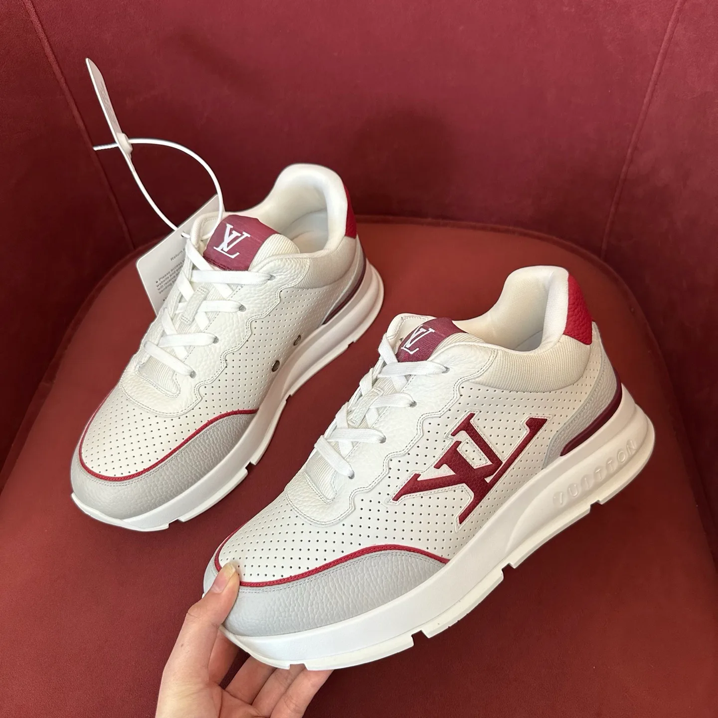Кроссовки Женские Louis Vuitton 17460368