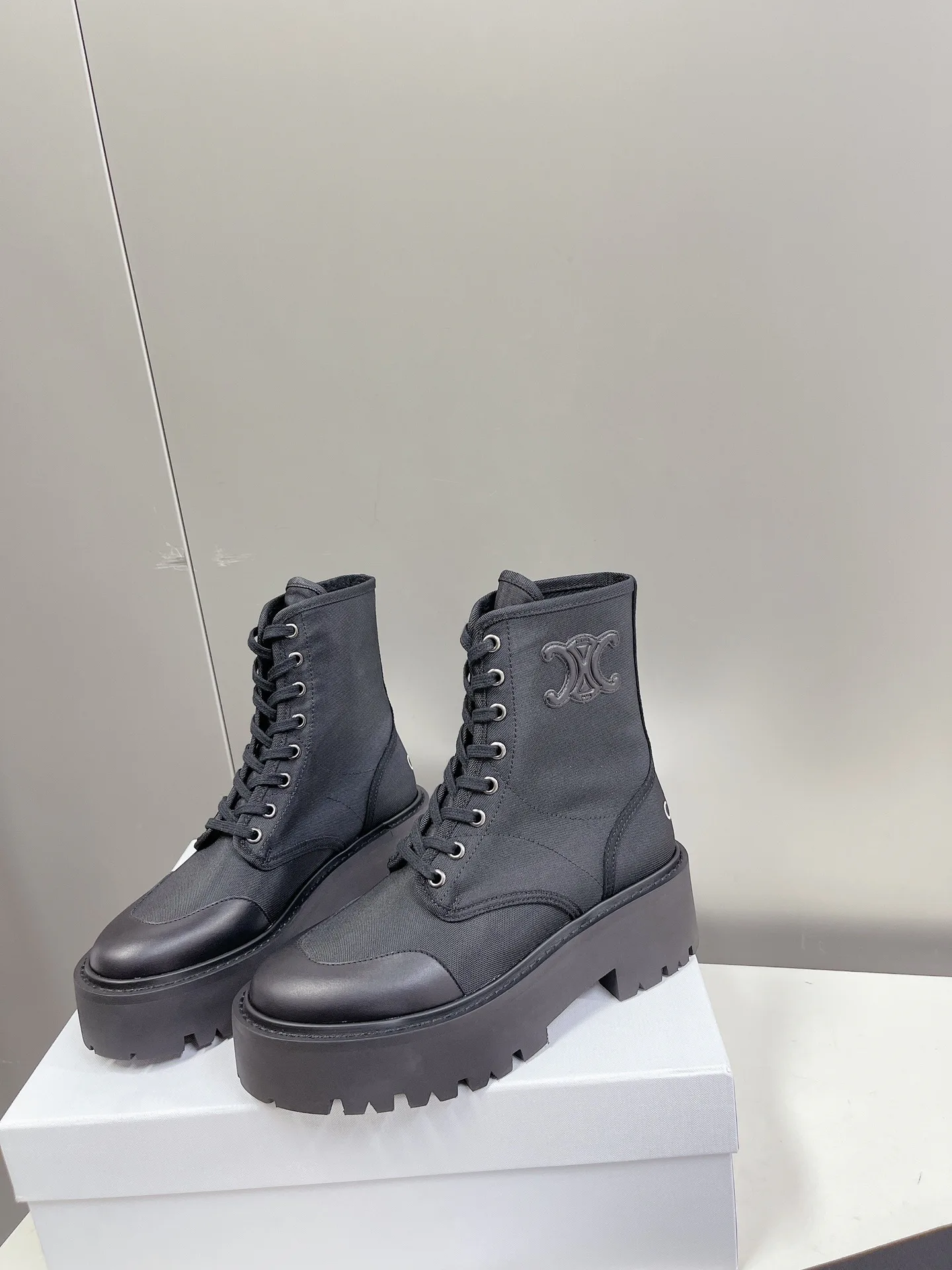 Ботинки Женские Celine 18005924