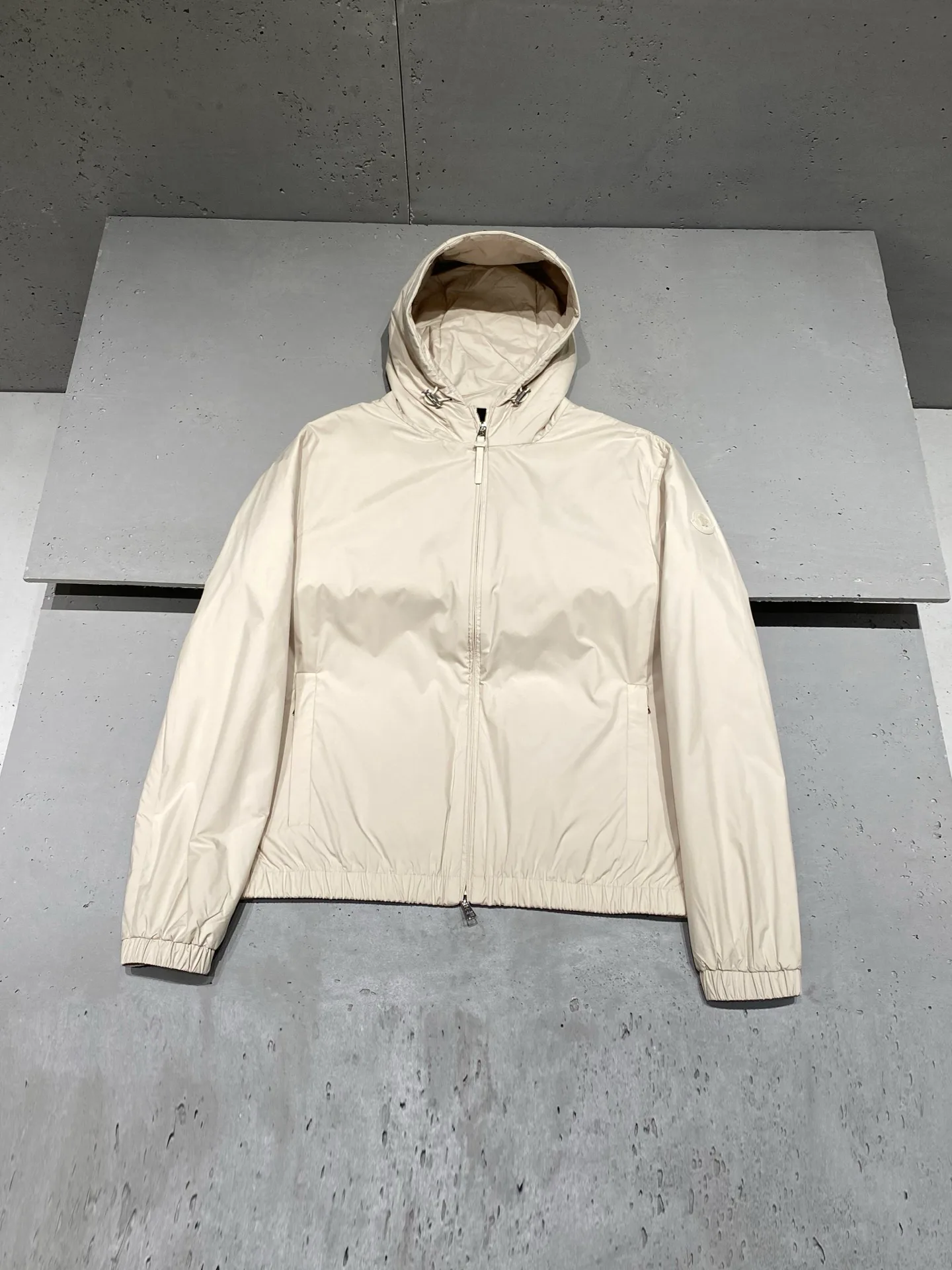 Куртки И Пуховики Мужские Moncler 18232573