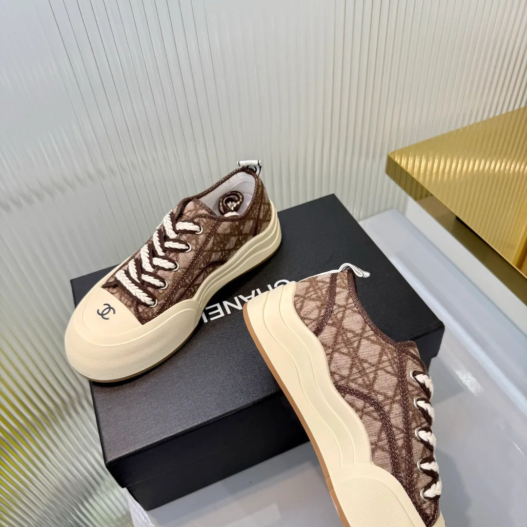 Кроссовки Женские Chanel 18366979
