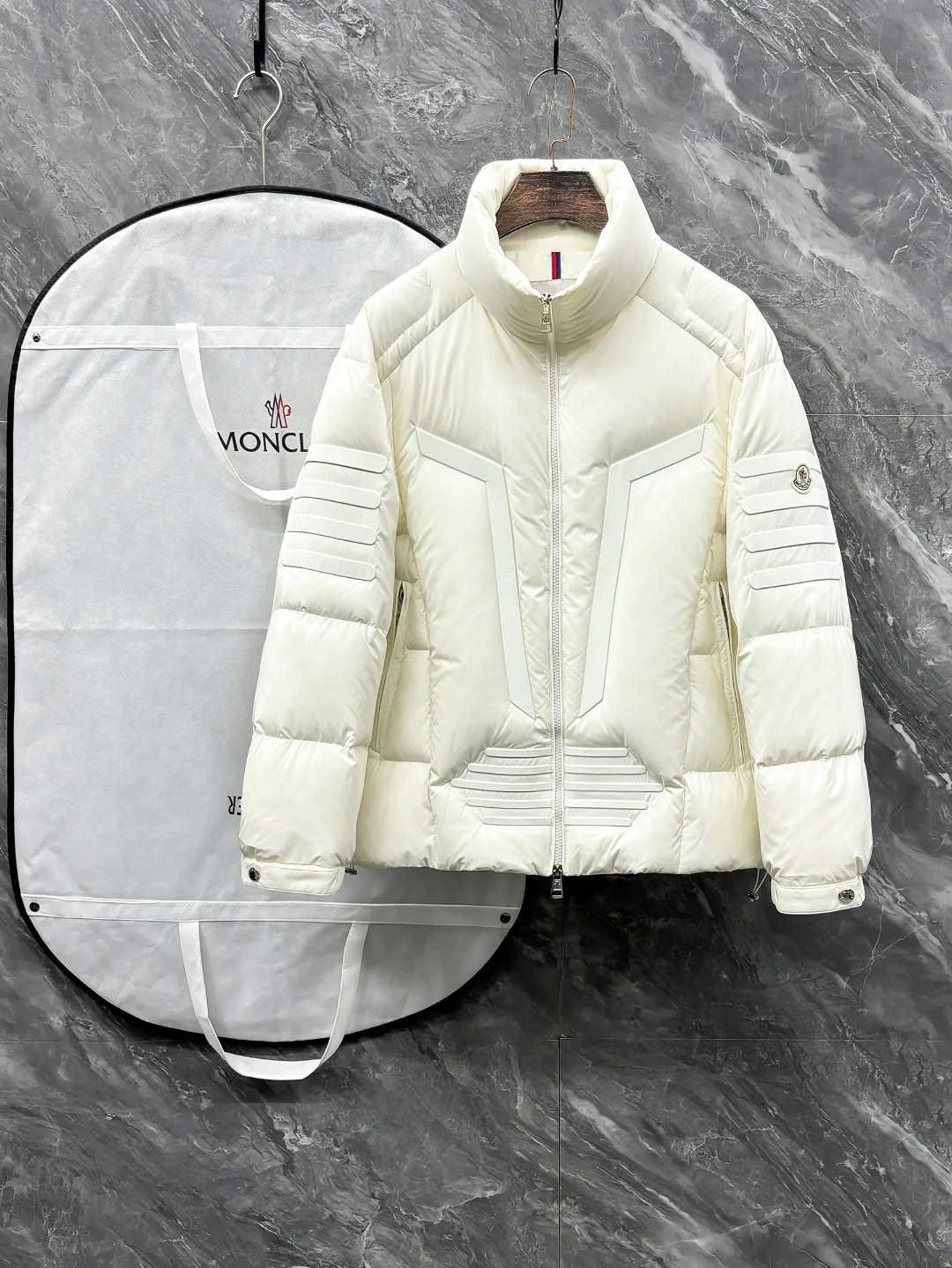 Куртки И Пуховики Мужские Moncler 4273481