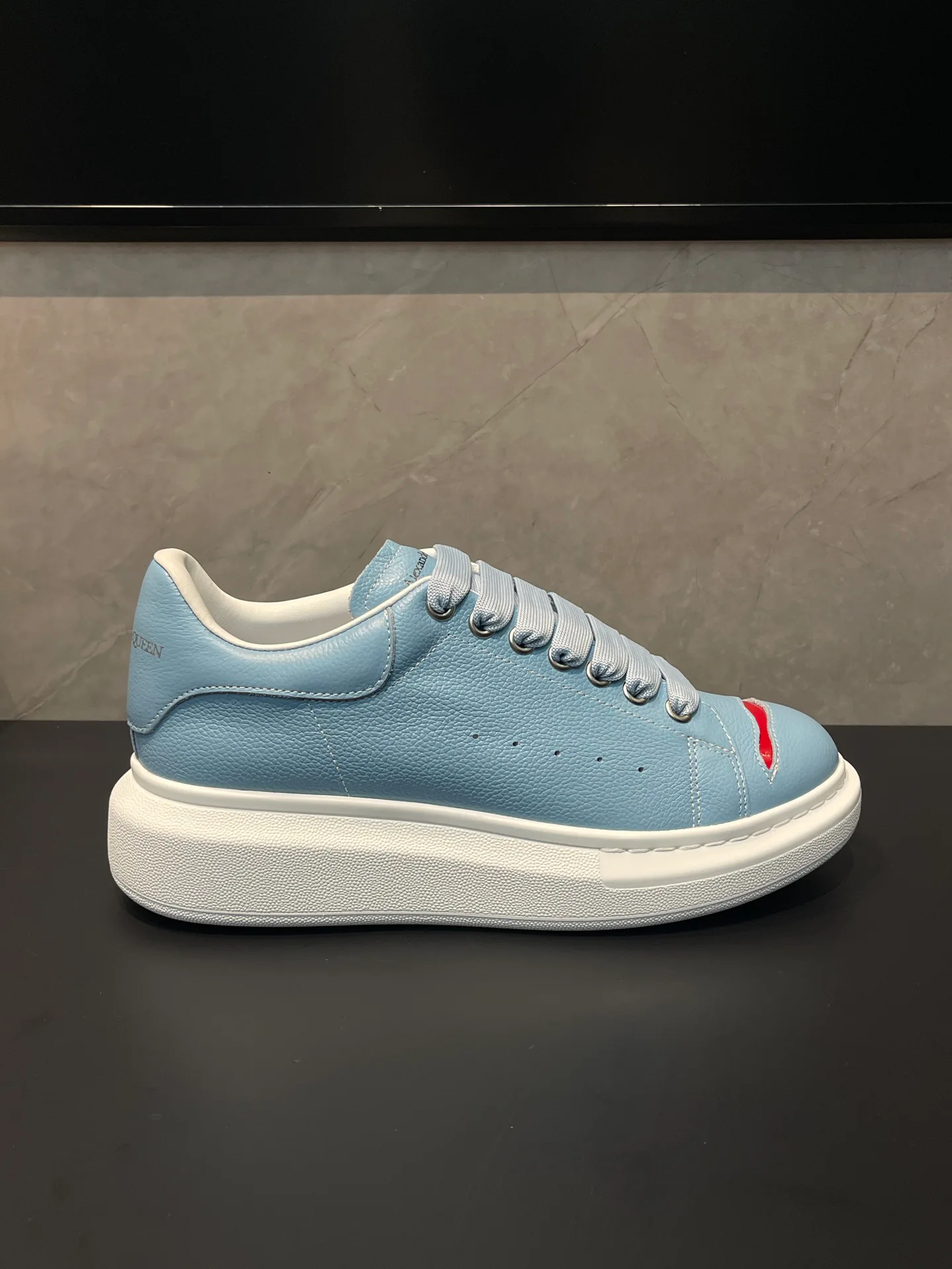 Кроссовки Женские Alexander Mcqueen 18363939