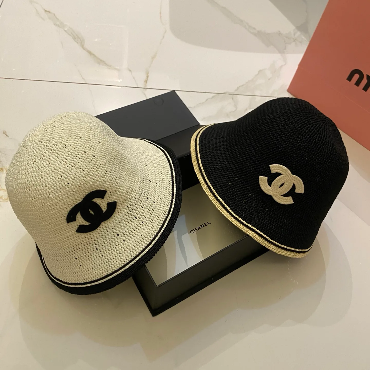 Головные Уборы Chanel 17498309