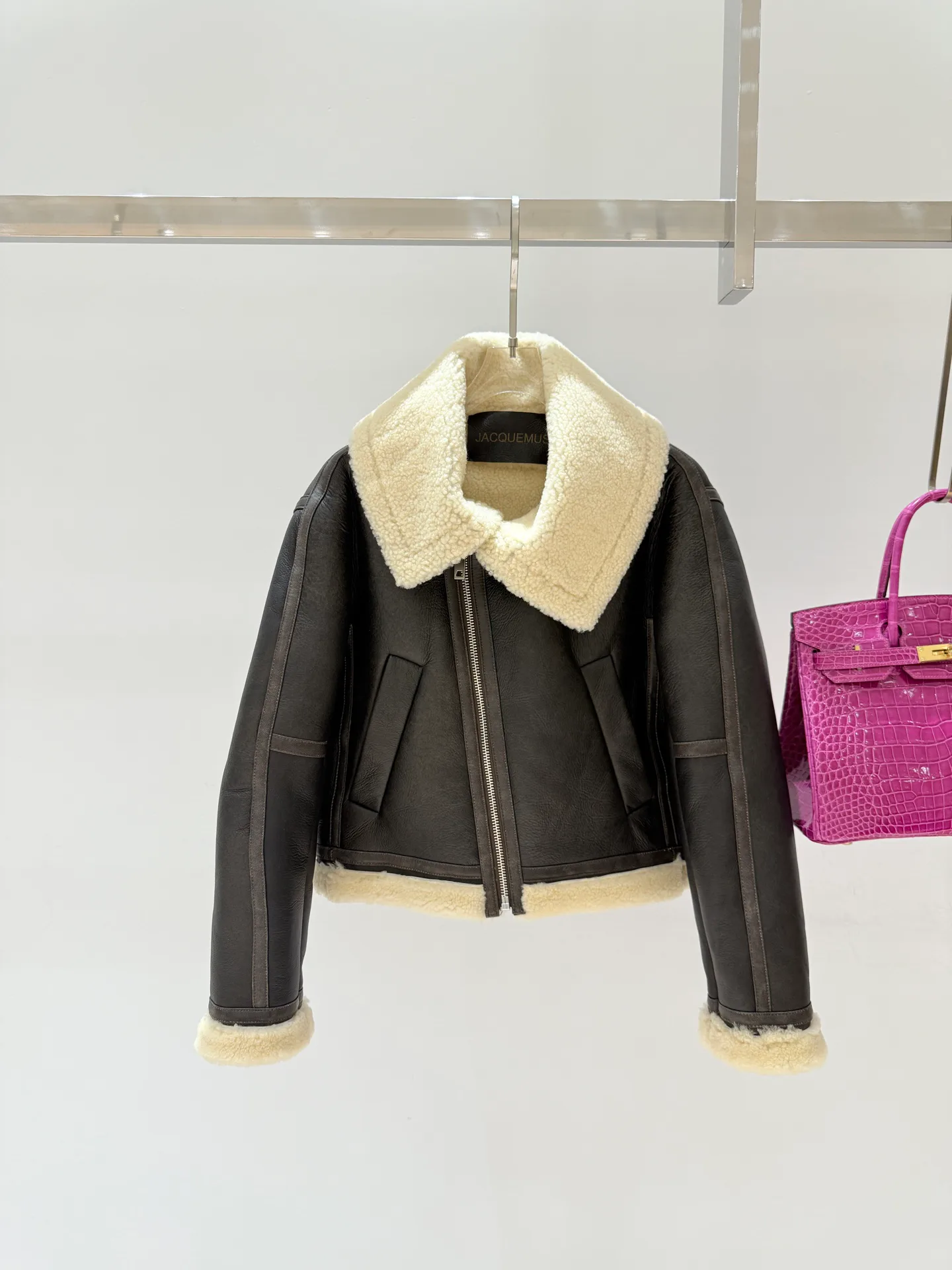 Кожаные Куртки И Дублёнки Женские Jacquemus 18082984