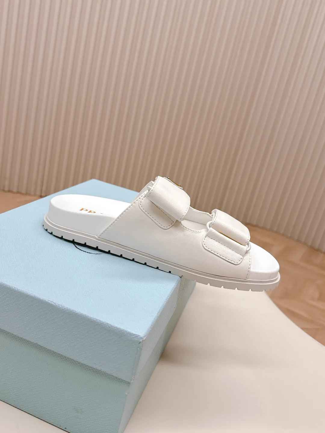 Шлепанцы Женские Prada 24310