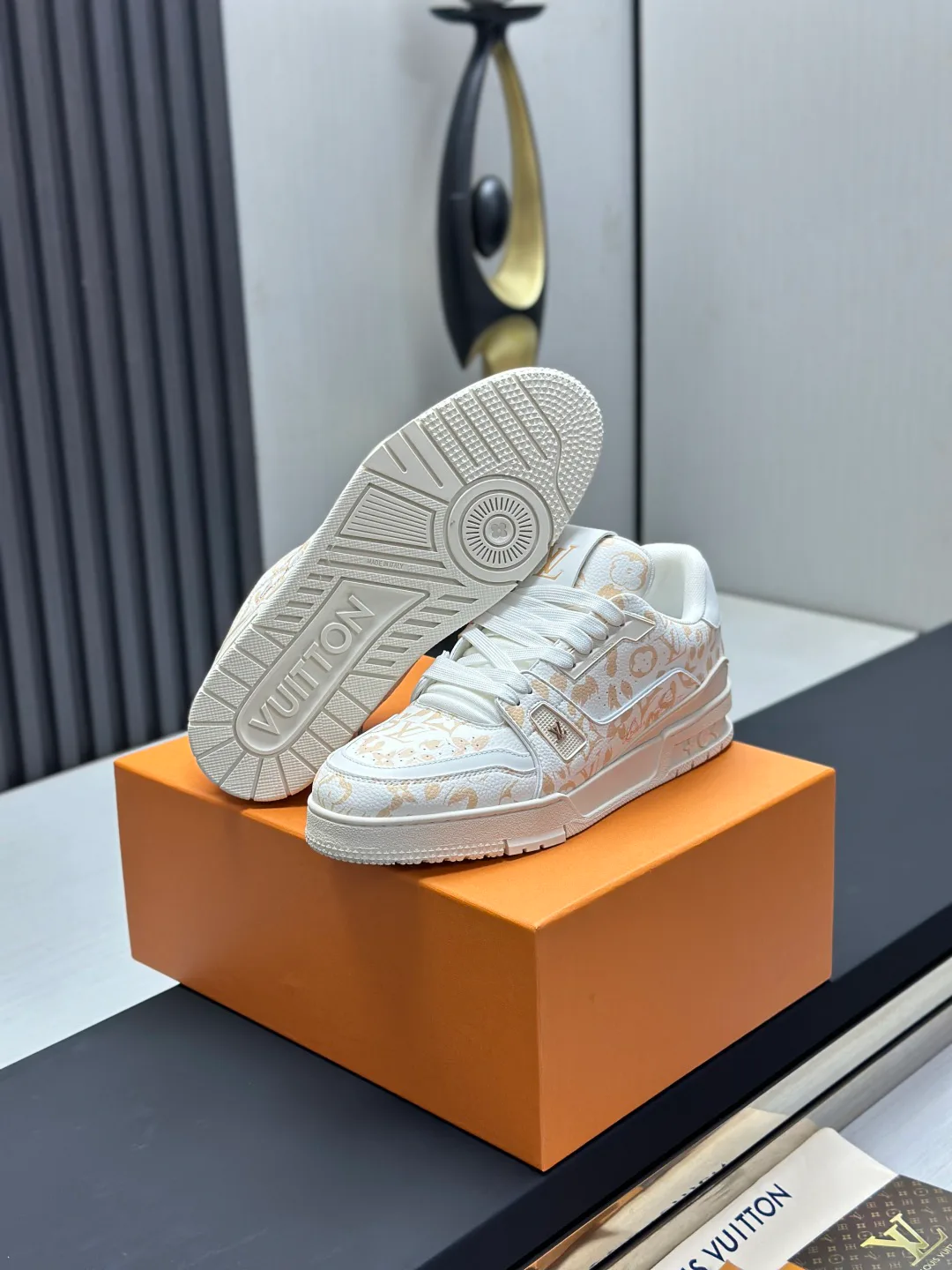 Кроссовки Женские Louis Vuitton 10646365