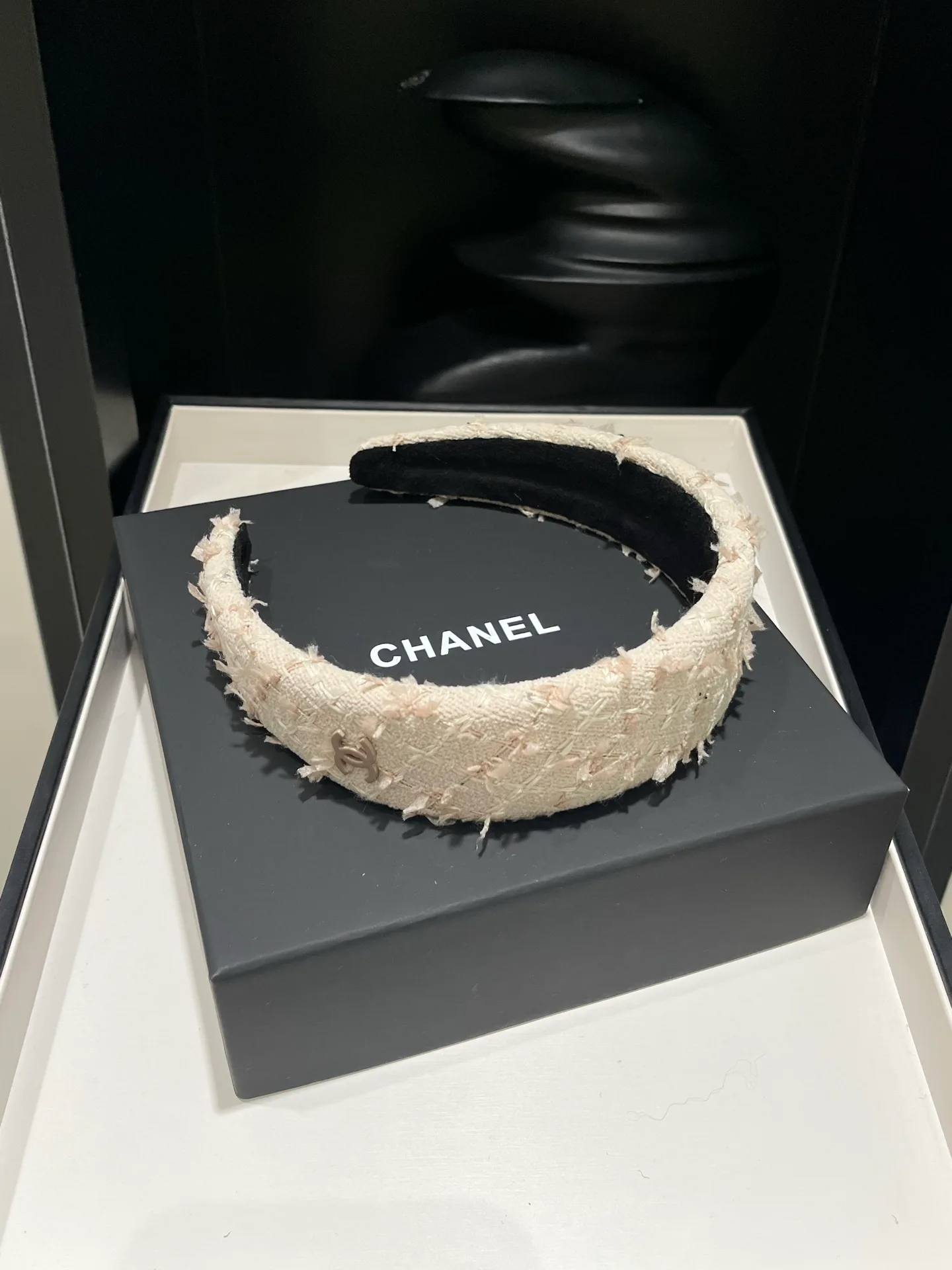 Головные Уборы Chanel 17643125