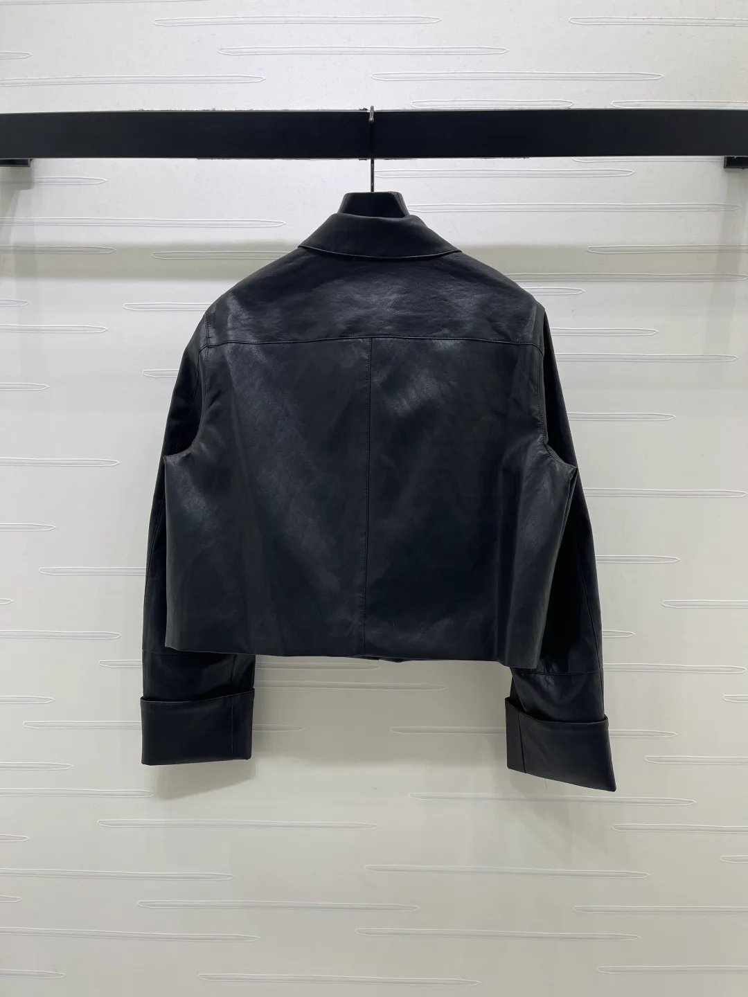 Кожаные Куртки И Дублёнки Женские Fendi 18437134