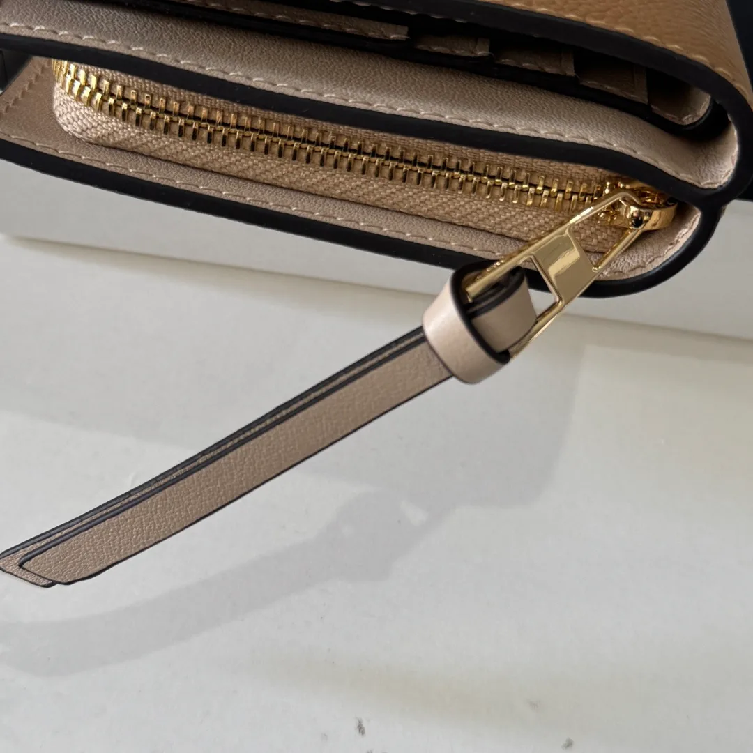 Клатчи Женские Loewe 17502820
