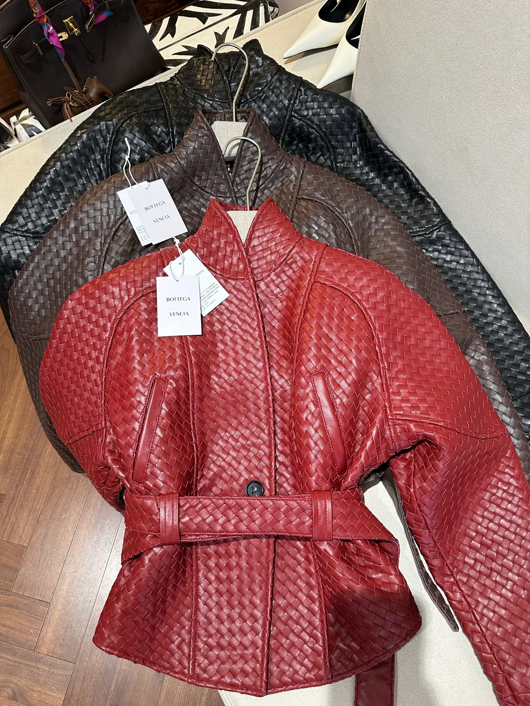 Кожаные Куртки И Дублёнки Женские Bottega Veneta 17598085