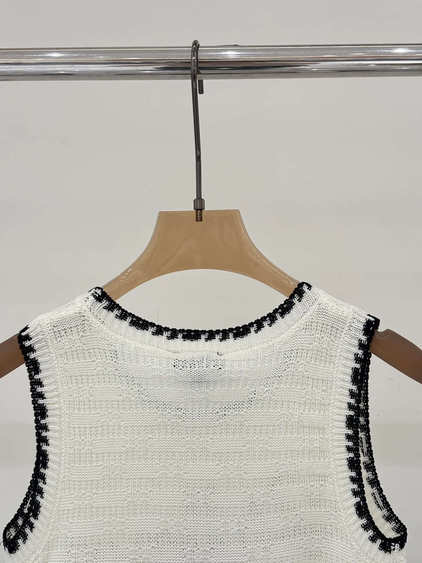 Жилеты Женские Chanel 12302157