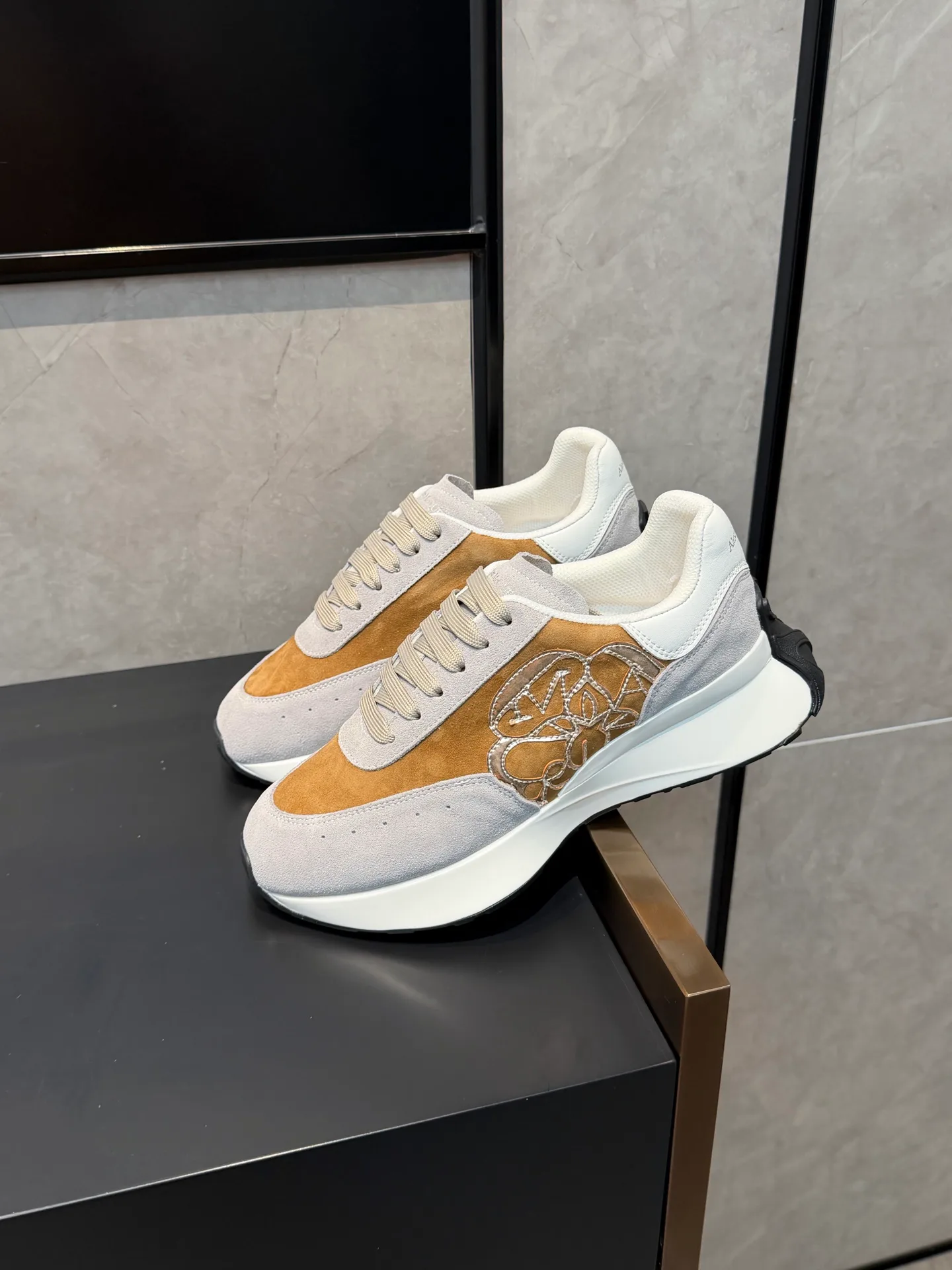 Кроссовки Женские Alexander Mcqueen 18363886
