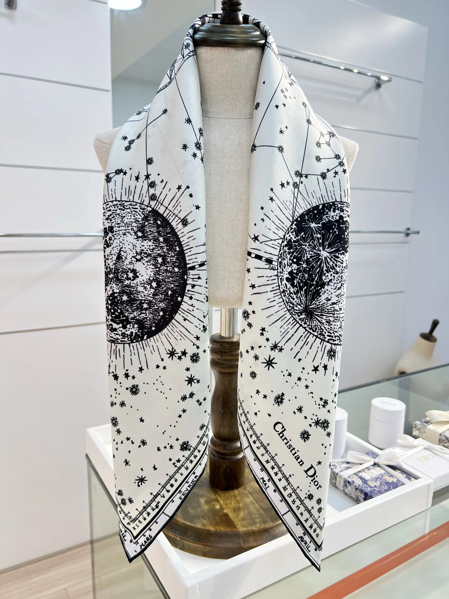 Платки Christian Dior 11882908