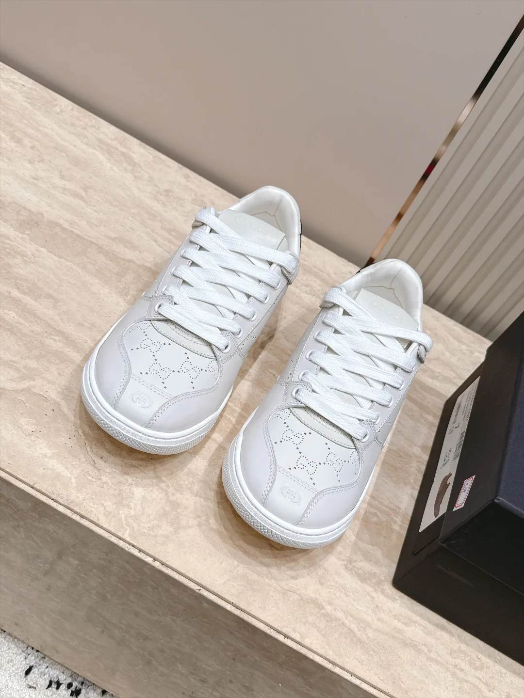 Кроссовки Женские Gucci 18636821