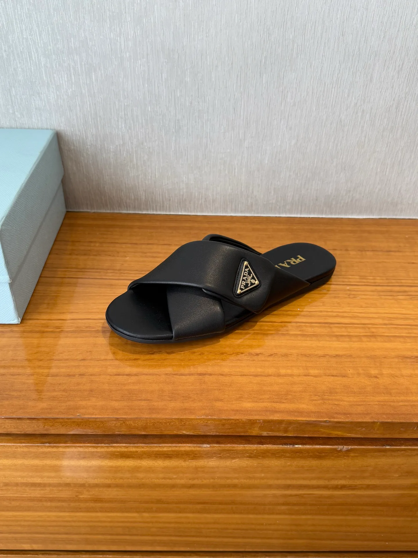 Шлепанцы Женские Prada 24682