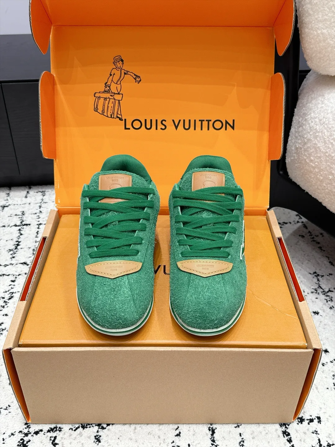 Кроссовки Женские Louis Vuitton 18406461