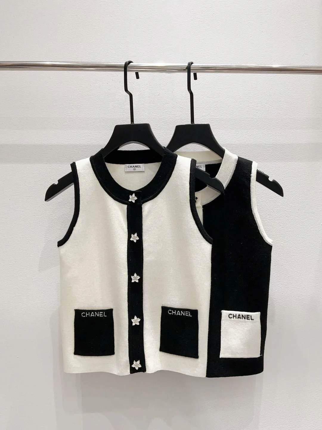 Жилеты Женские Chanel 17737230