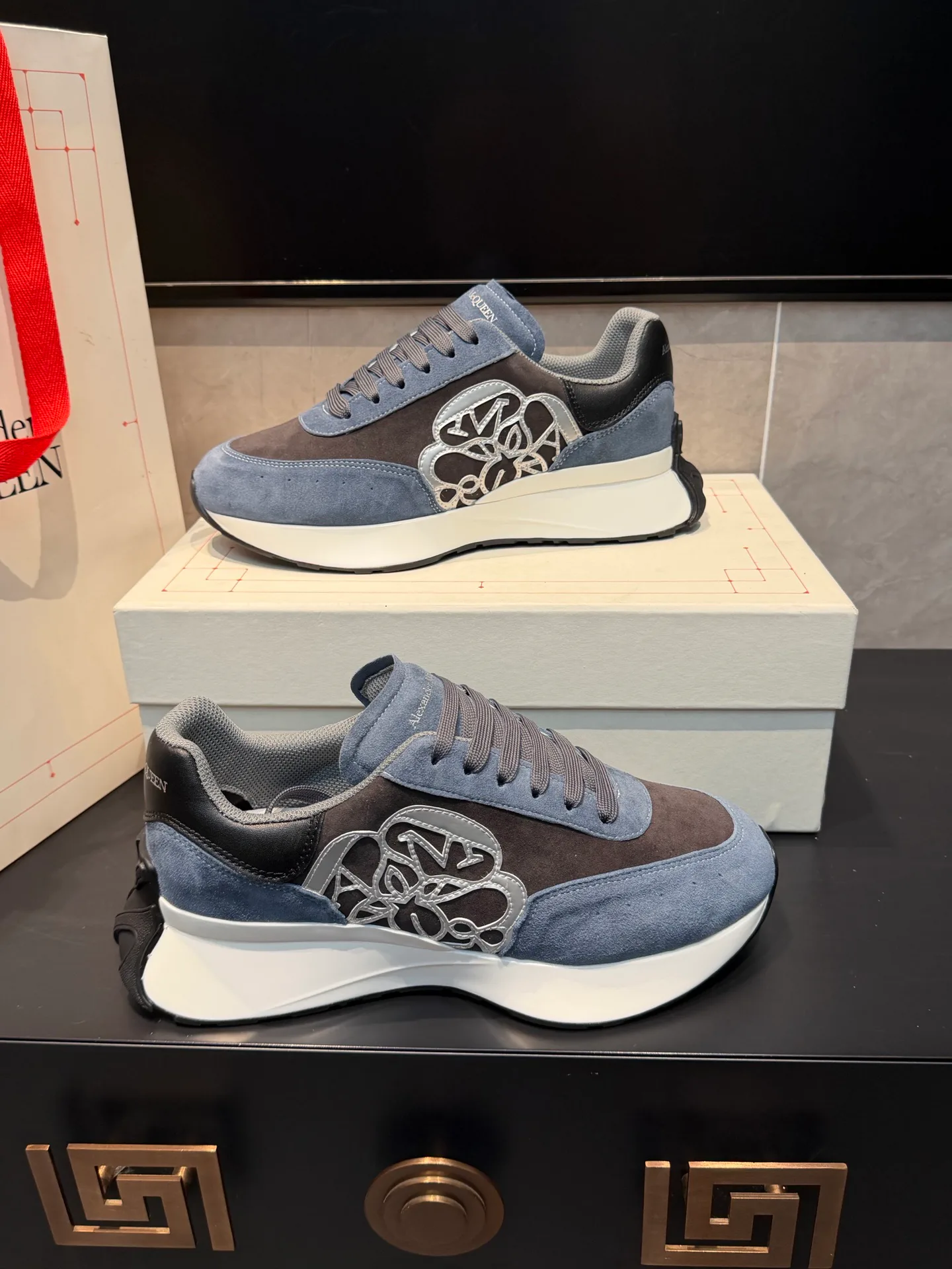 Кроссовки Женские Alexander Mcqueen 18363894