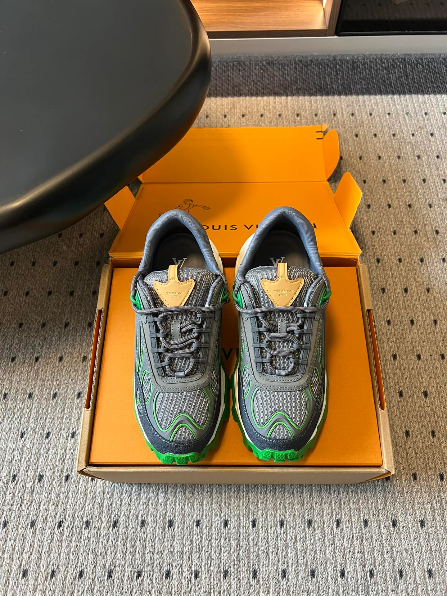 Кроссовки Женские Louis Vuitton 13368294