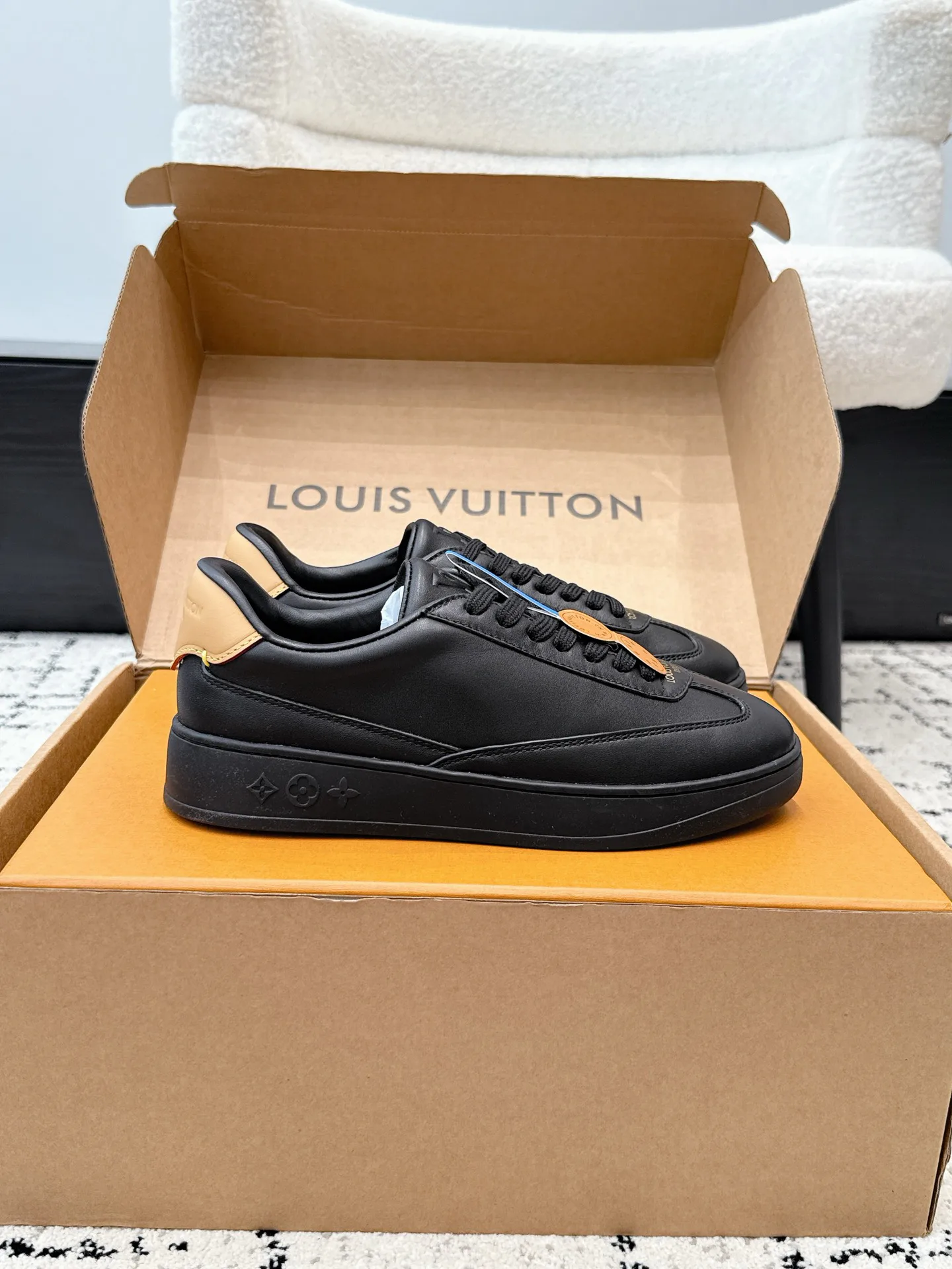 Кроссовки Женские Louis Vuitton 17615666