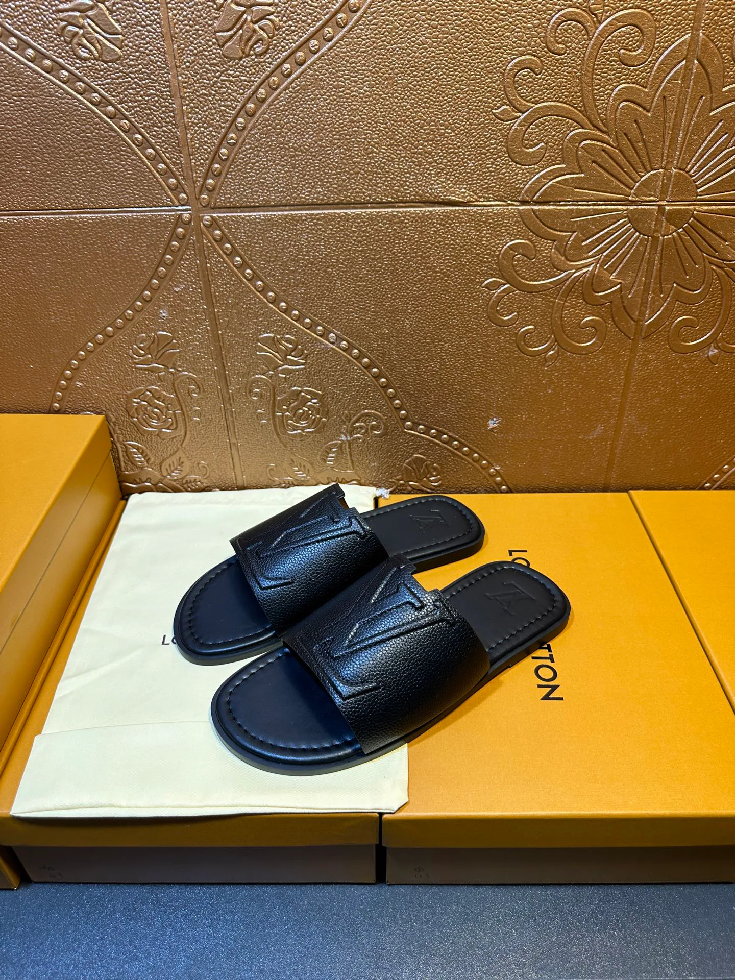 Шлепанцы Мужские Louis Vuitton 11488110