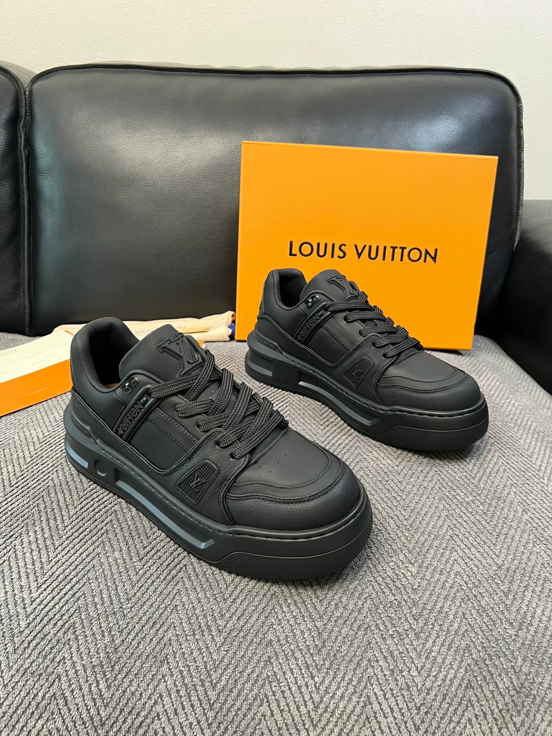 Кроссовки Мужские Louis Vuitton 18824478