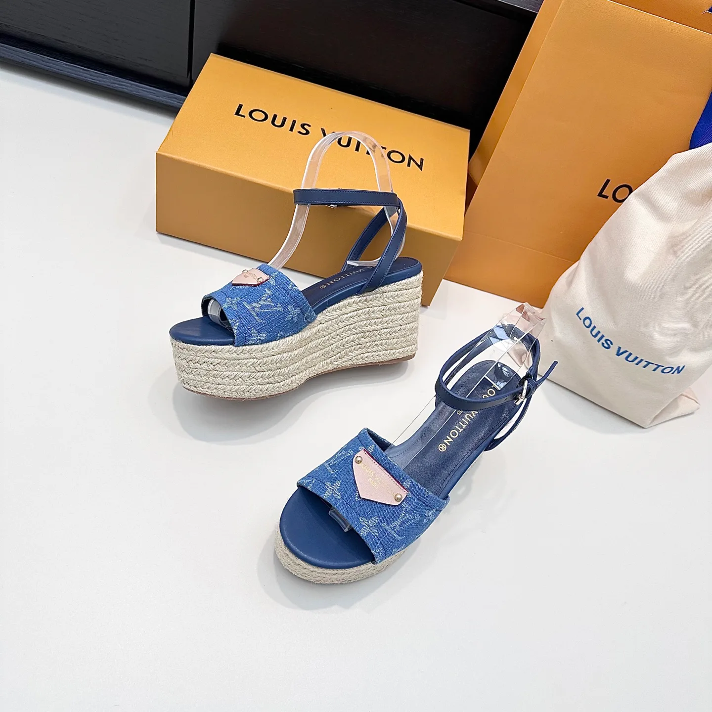 Босоножки Женские Louis Vuitton 11566077