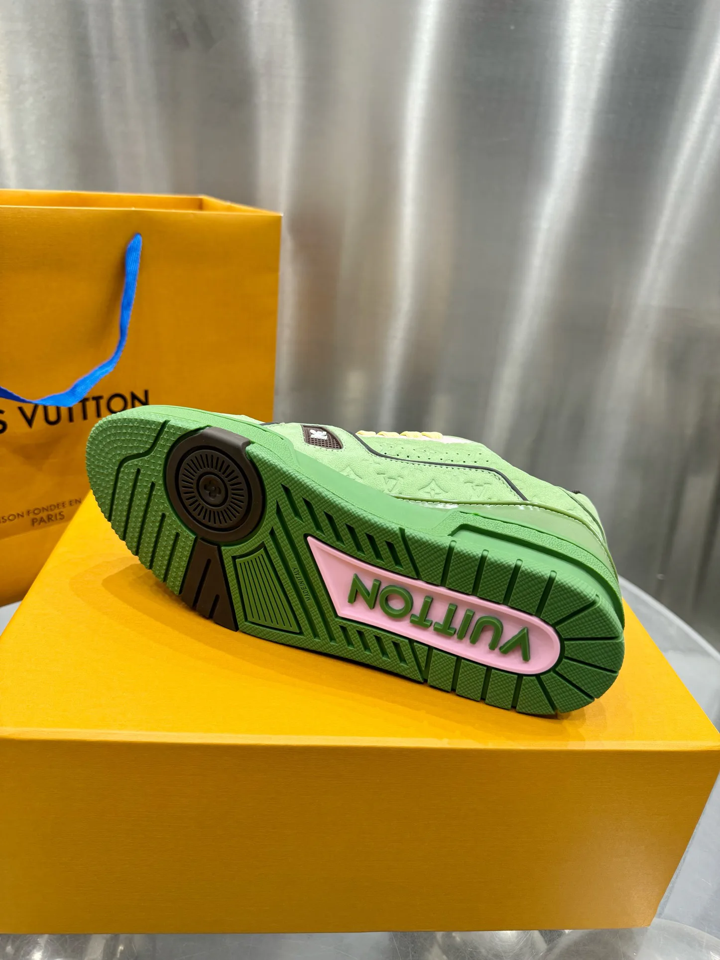 Кроссовки Женские Louis Vuitton 19073374