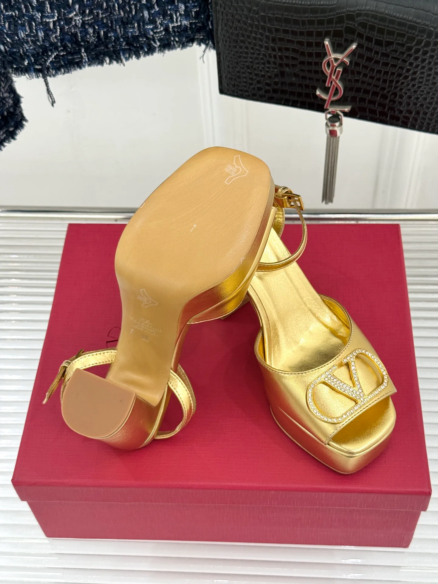 Босоножки Женские Valentino 19577241