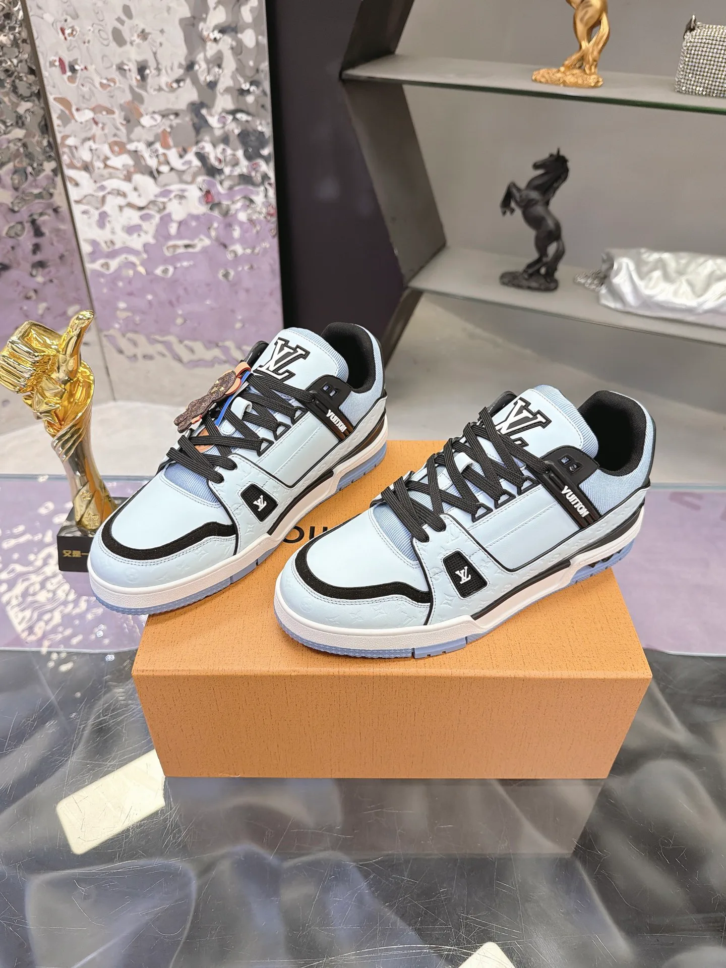 Кроссовки Женские Louis Vuitton 17930929
