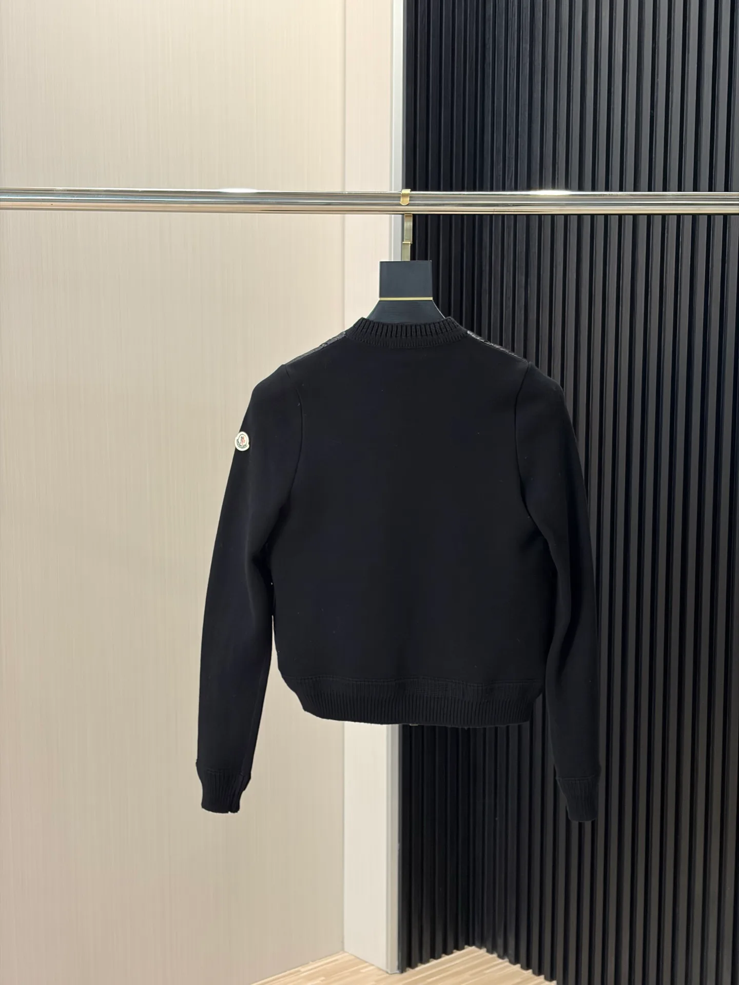 Куртки И Пуховики Мужские Moncler 18231146