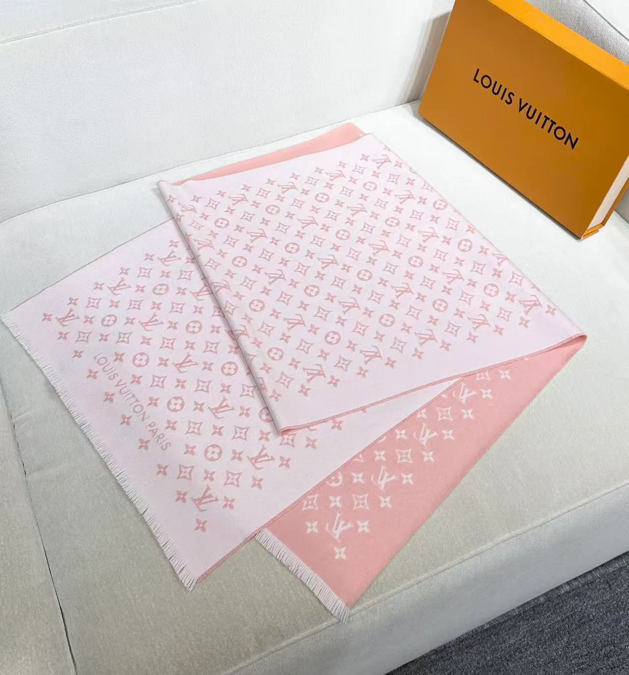 Шарфы Louis Vuitton 18675441