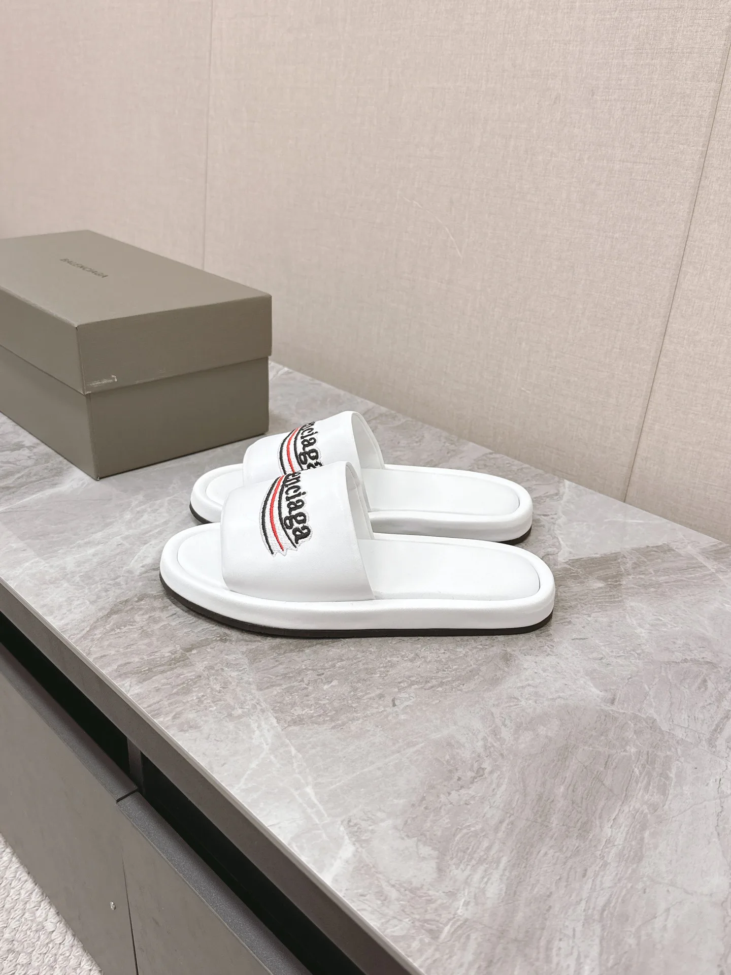 Шлепанцы Женские Balenciaga 22131