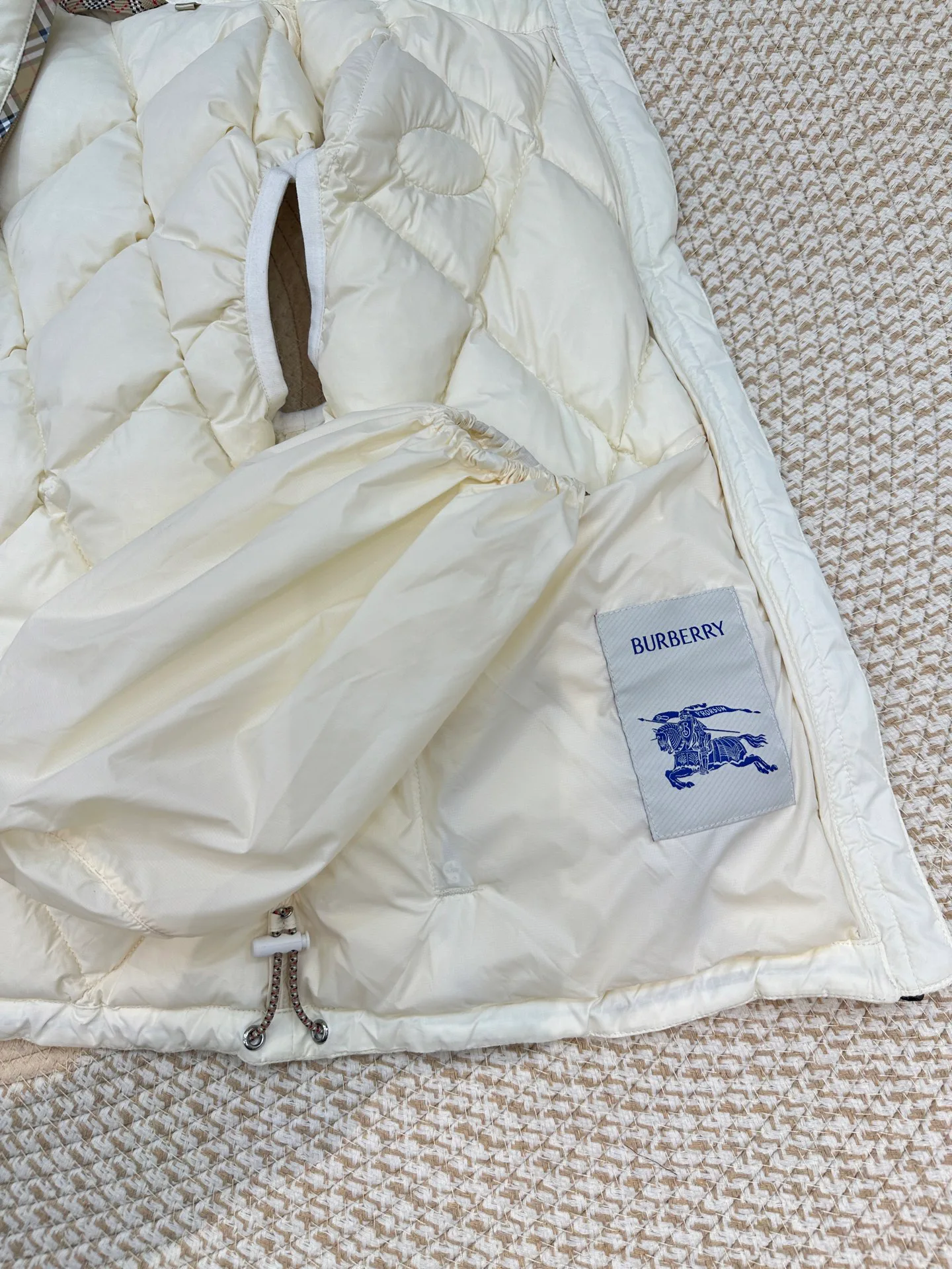Жилеты Женские Burberry 17998271