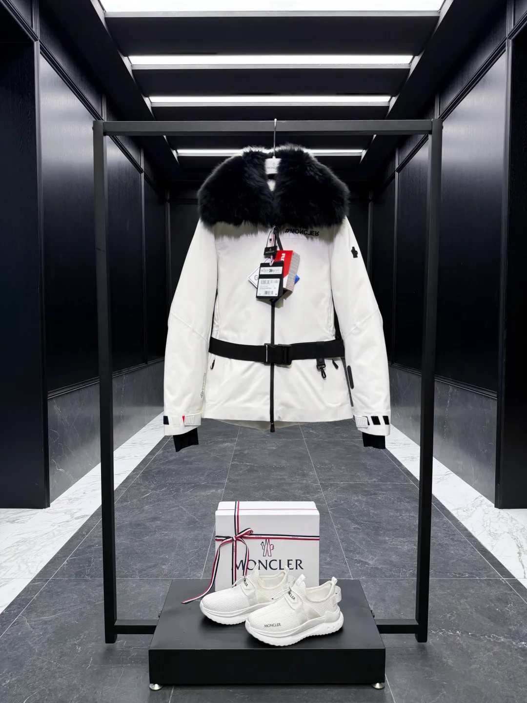 Куртки И Пуховики Женские Moncler 18741164