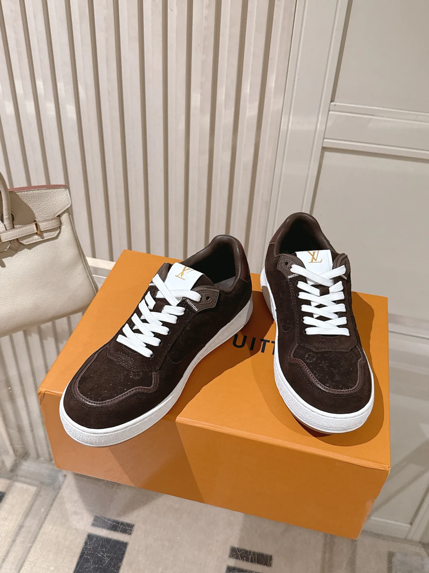 Кроссовки Женские Louis Vuitton 18260223