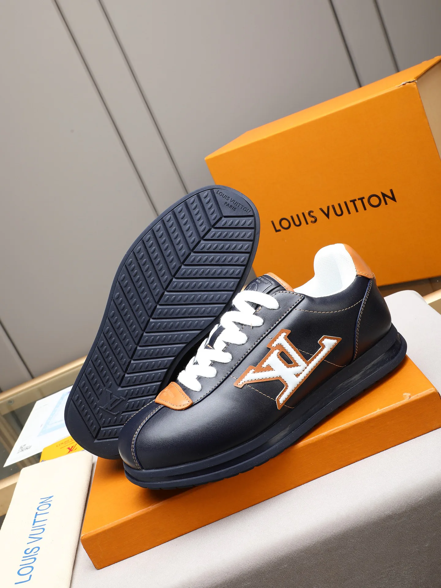 Кроссовки Мужские Louis Vuitton 11490456
