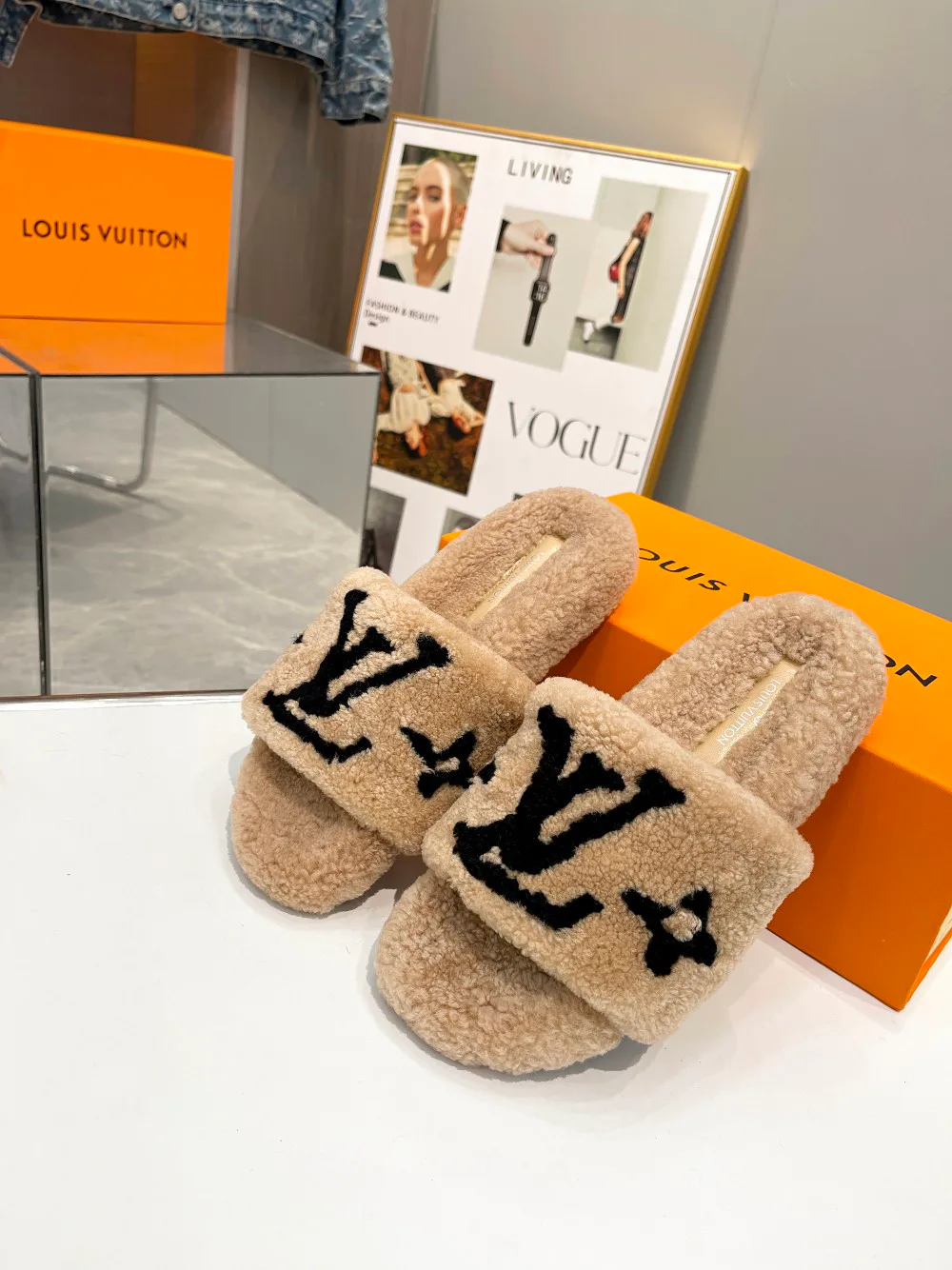 Тапочки Женские Louis Vuitton 18366829