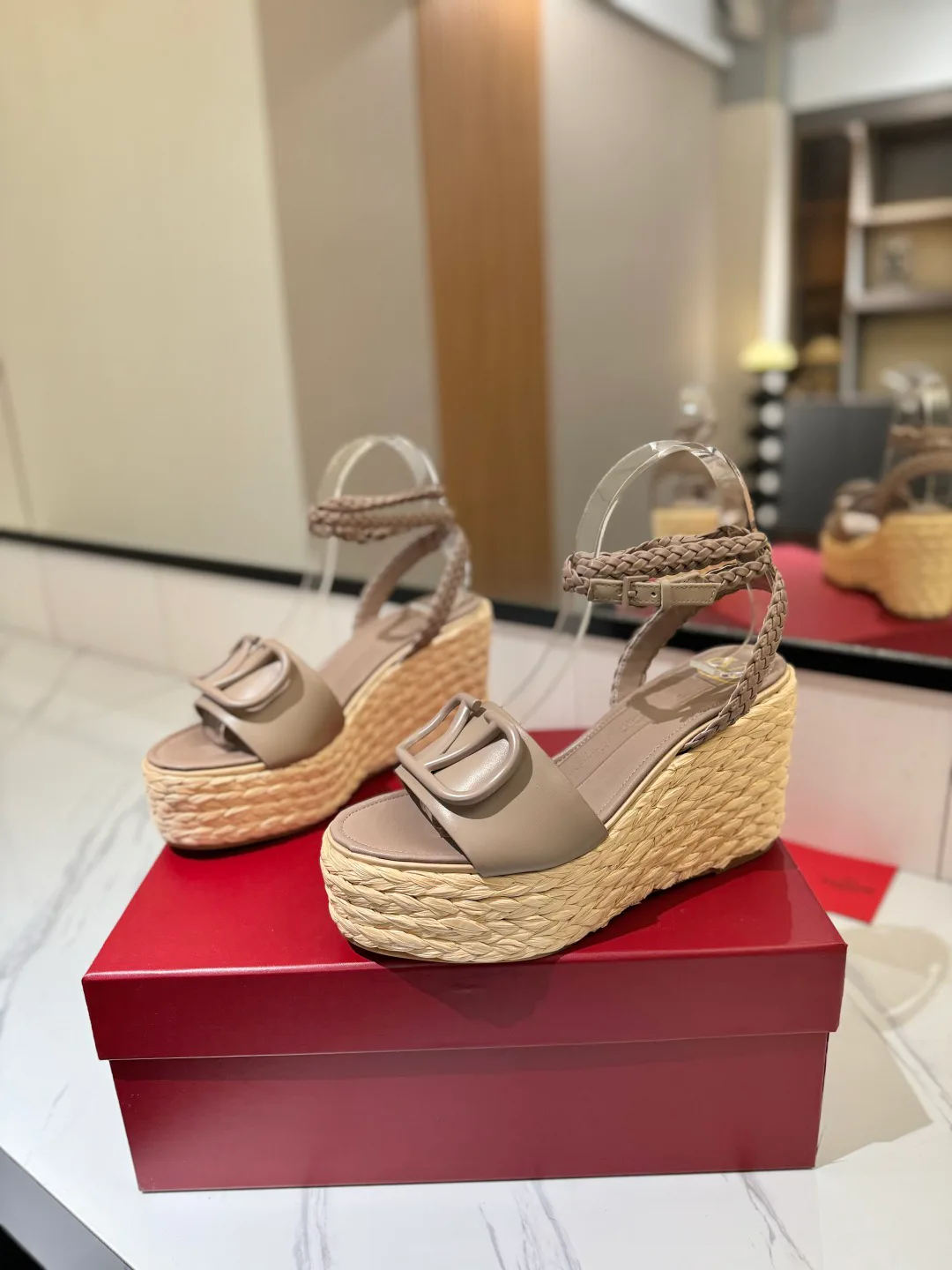 Босоножки Женские Valentino 17946614