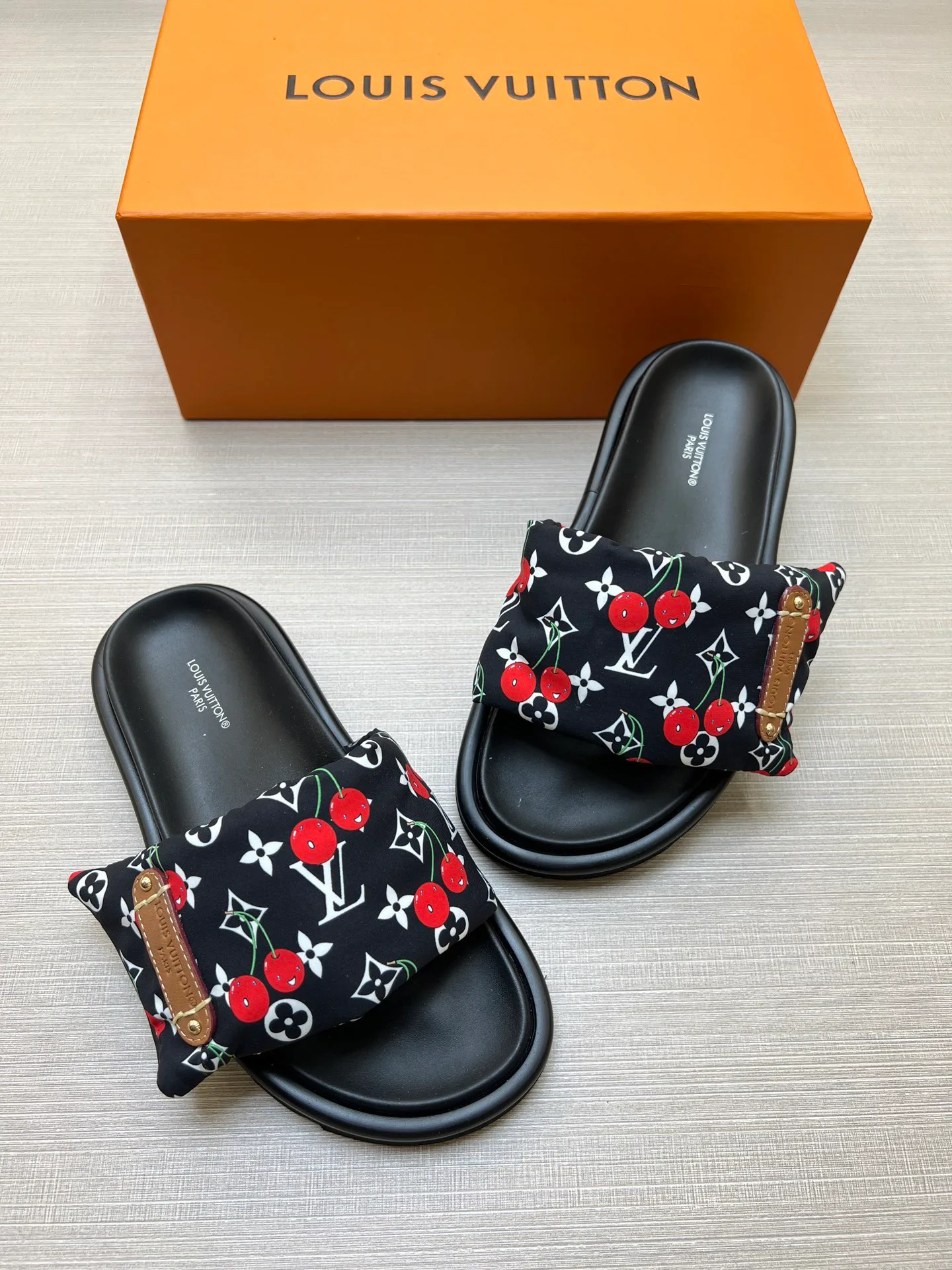 Шлепанцы Женские Louis Vuitton 9801561