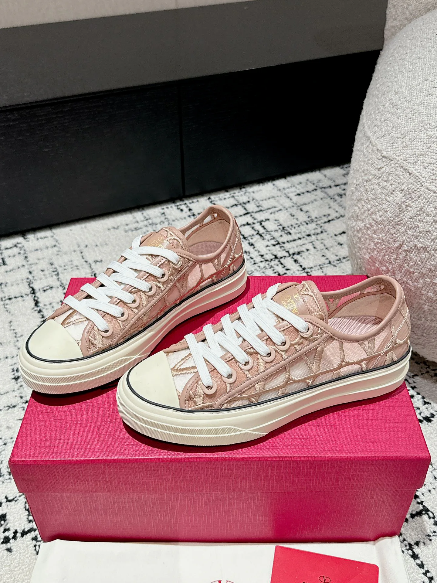 Кроссовки Женские Valentino 11621707