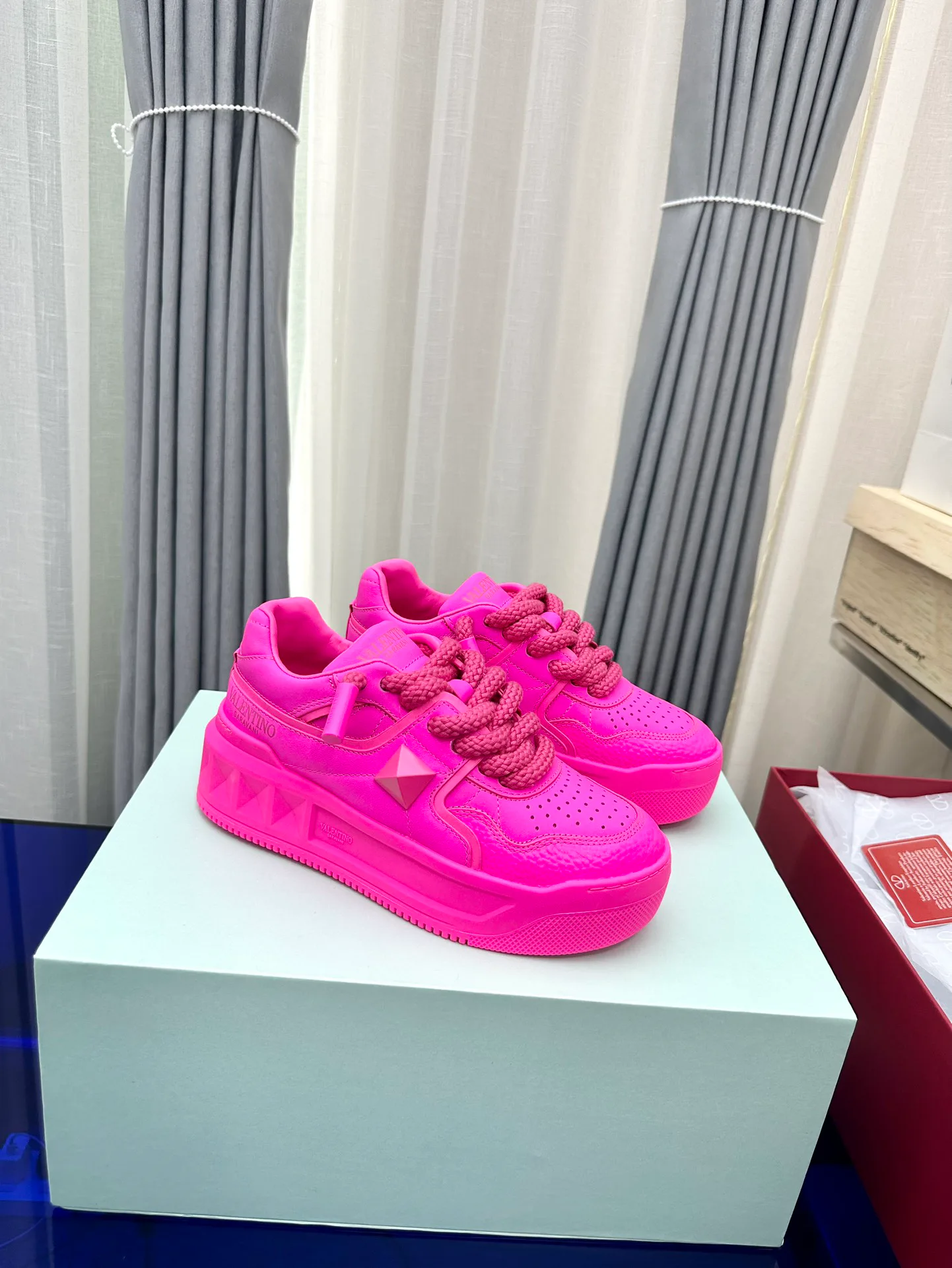 Кроссовки Женские Valentino 17948609