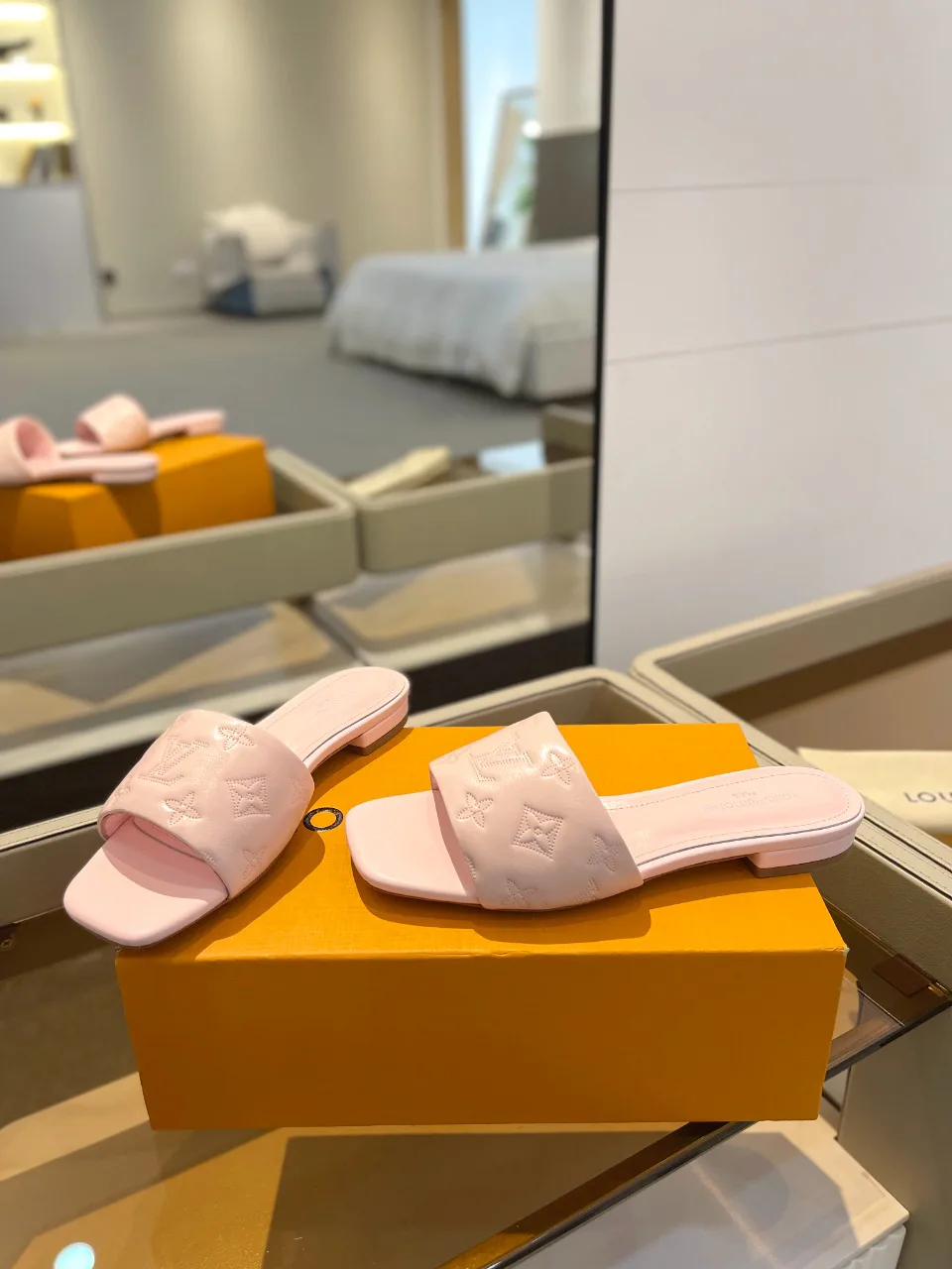 Шлепанцы Женские Louis Vuitton 22061