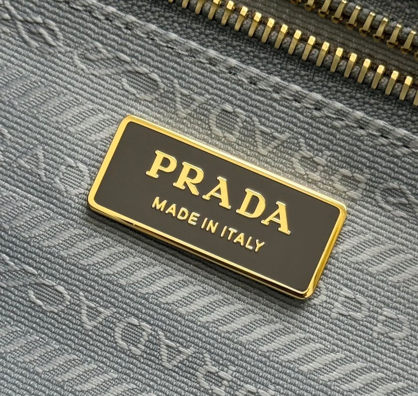 Классические Сумки Женские Prada 11462558