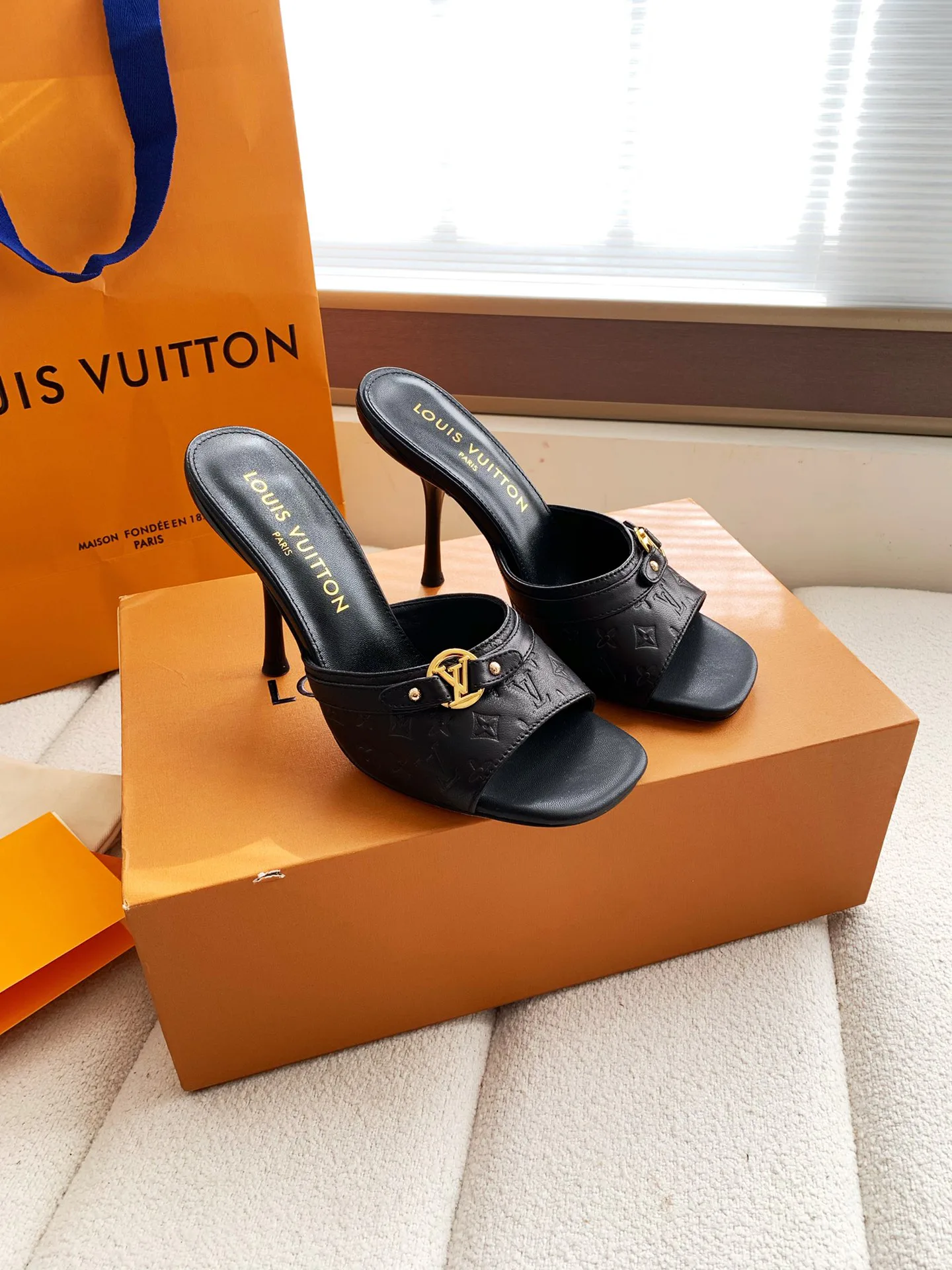 Босоножки Женские Louis Vuitton 10461971