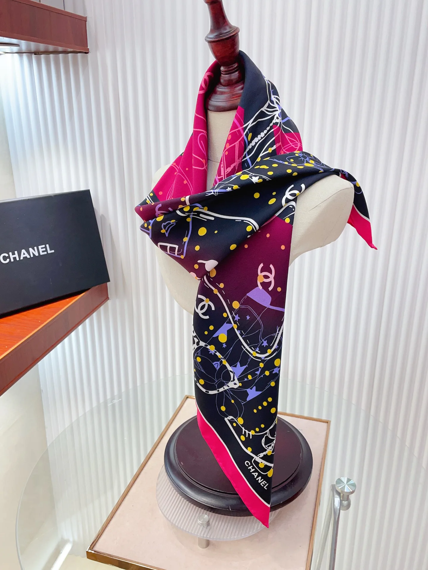 Платки Chanel 13119714